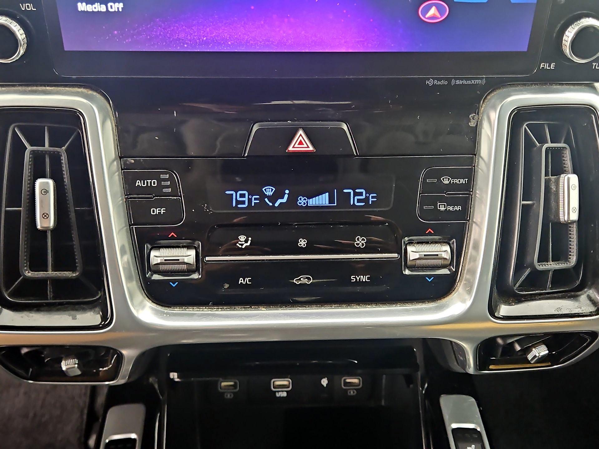 Thumbnail: 2023 Kia Sorento - 17