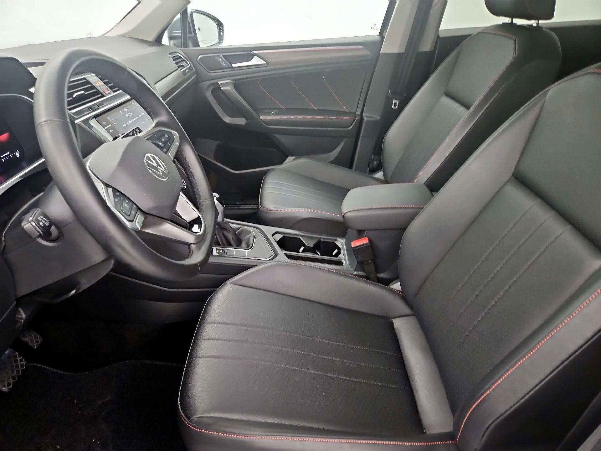 Thumbnail: 2024 Volkswagen Tiguan - 11