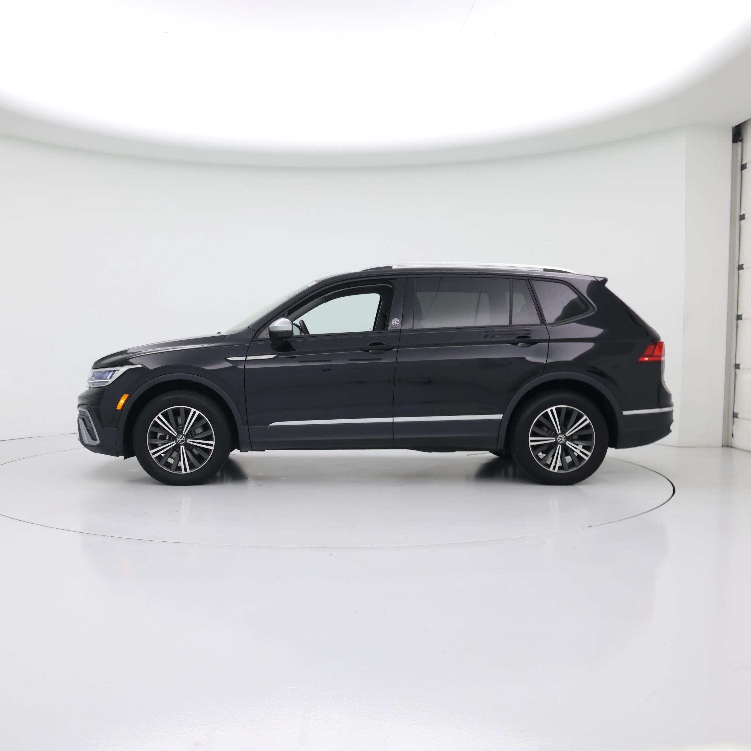 Thumbnail: 2024 Volkswagen Tiguan - 3