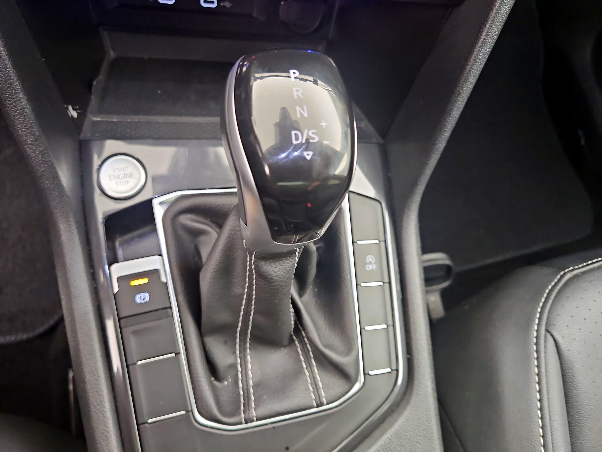 Thumbnail: 2024 Volkswagen Tiguan - 17