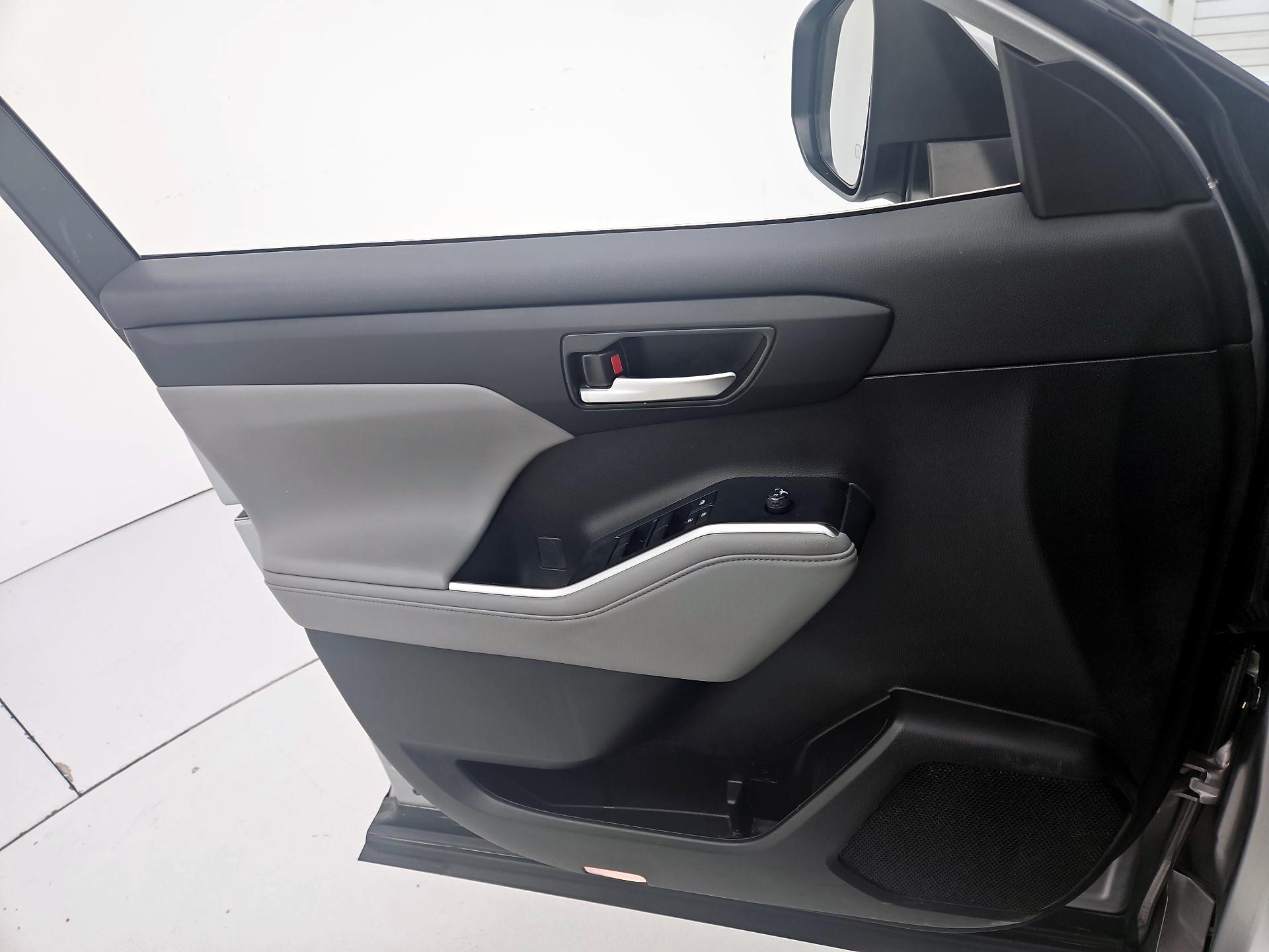 Thumbnail: 2024 Toyota Highlander - 12