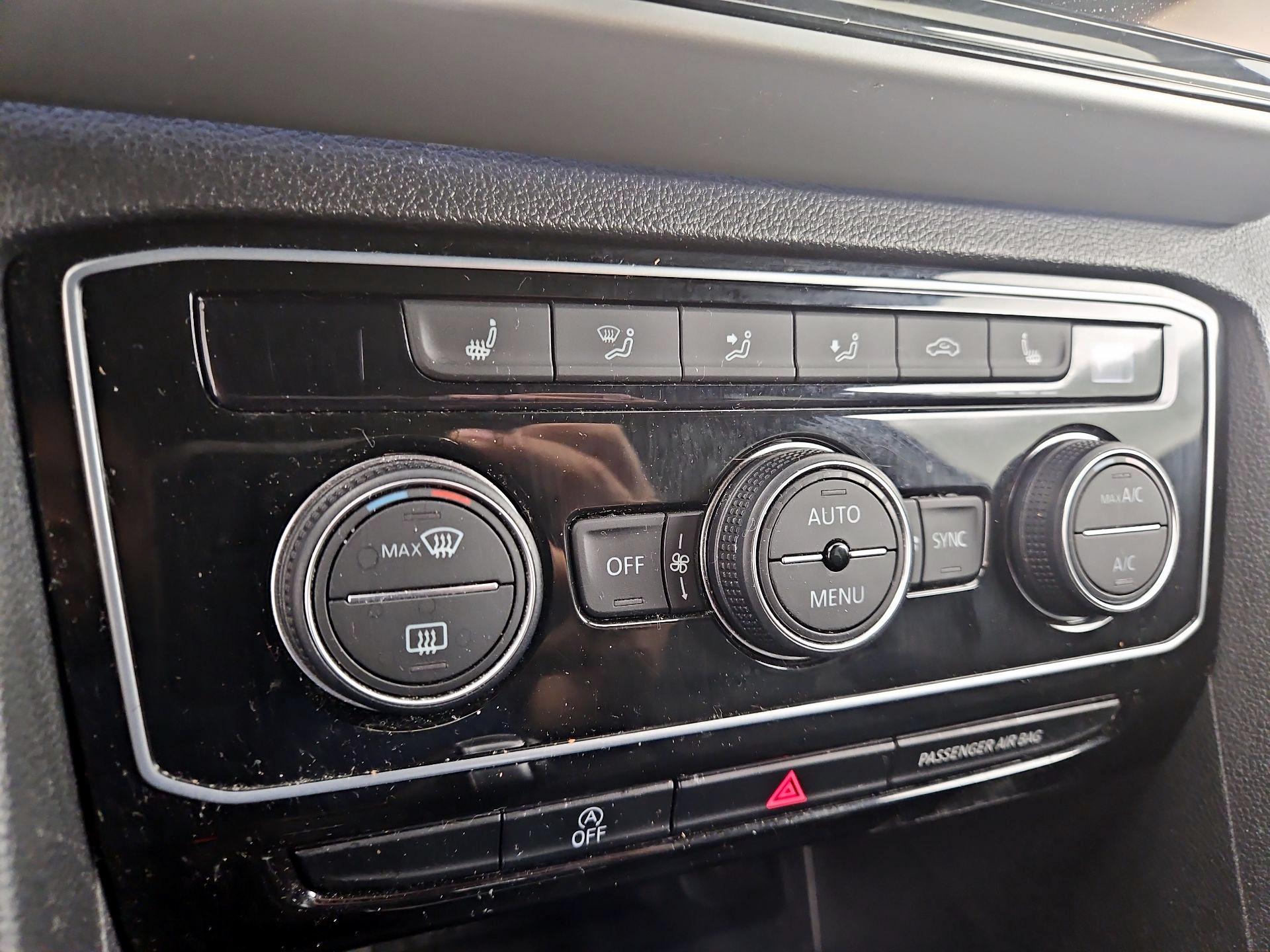 Thumbnail: 2021 Volkswagen Atlas - 17