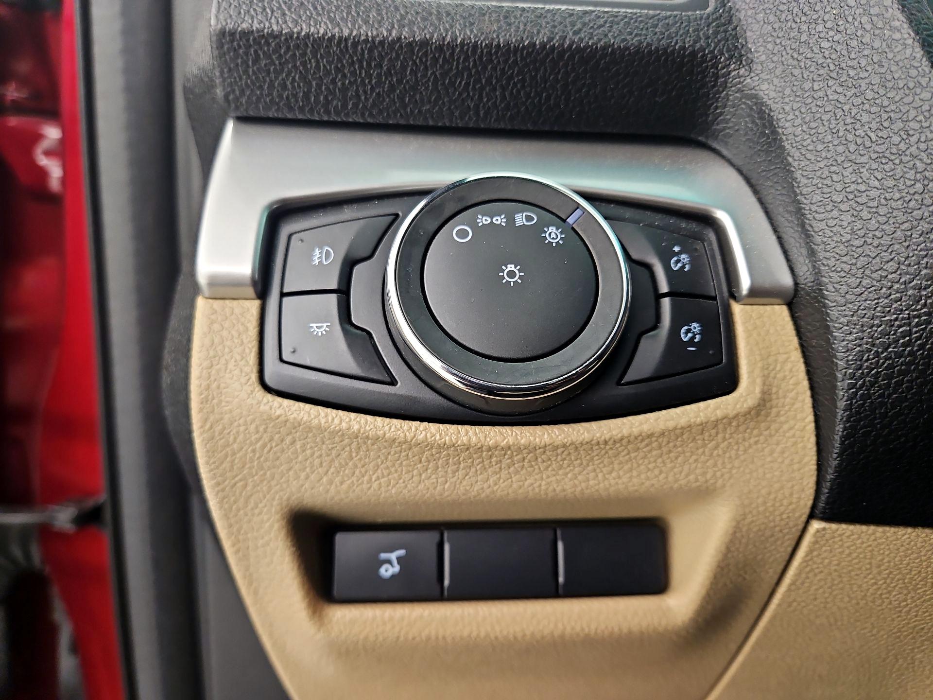 Thumbnail: 2016 Ford Explorer - 13