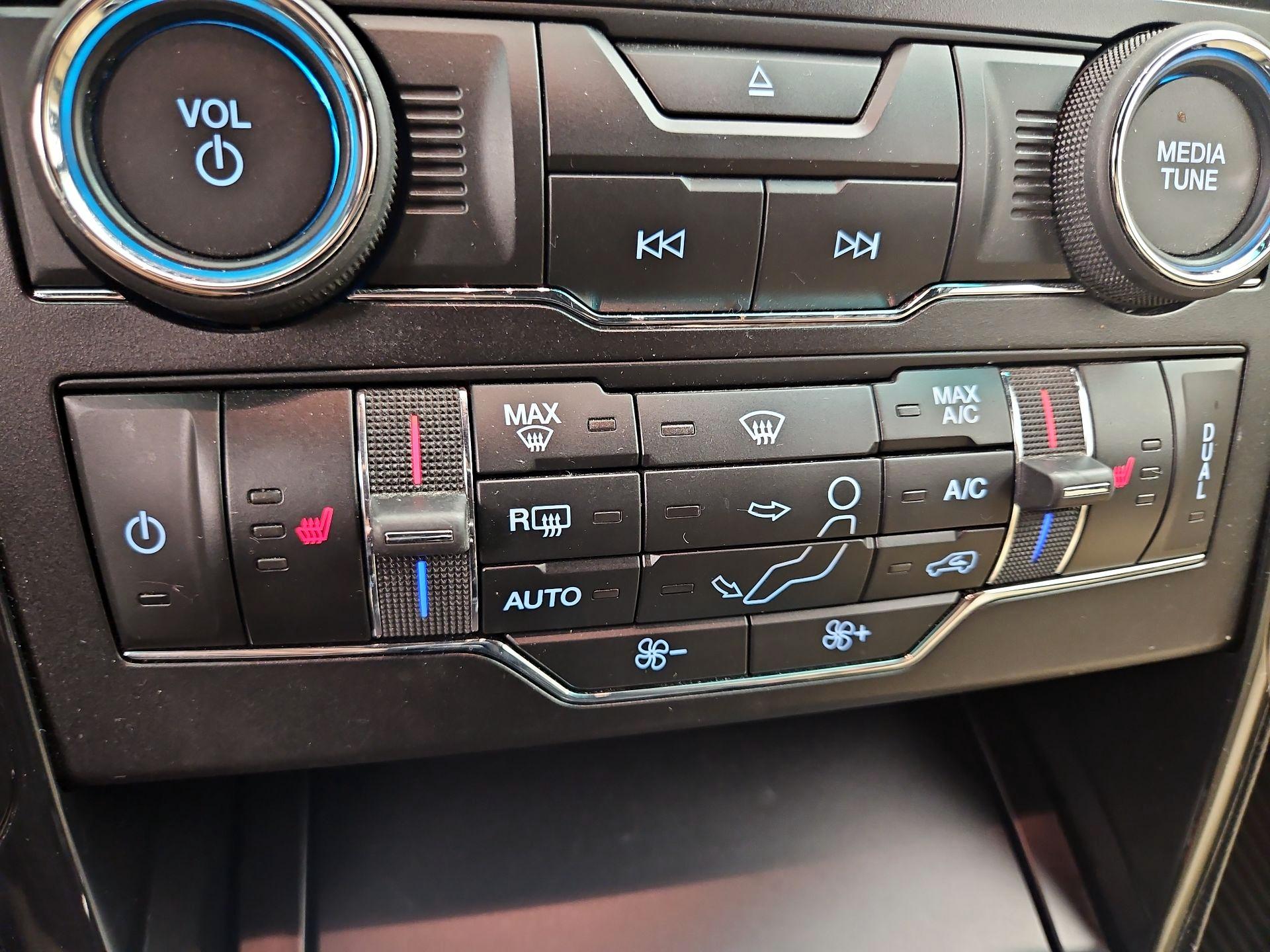 Thumbnail: 2016 Ford Explorer - 17