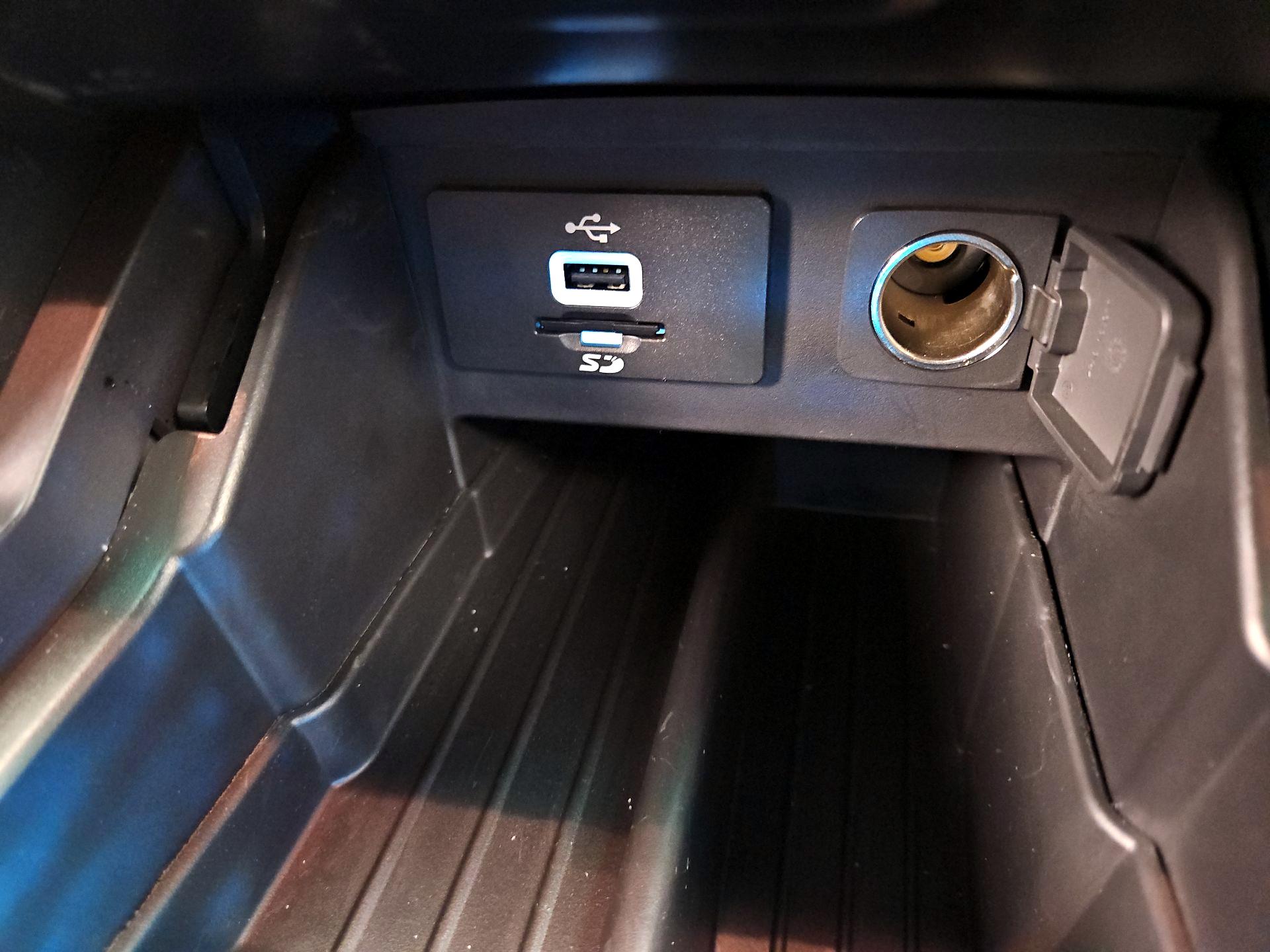 Thumbnail: 2016 Ford Explorer - 19