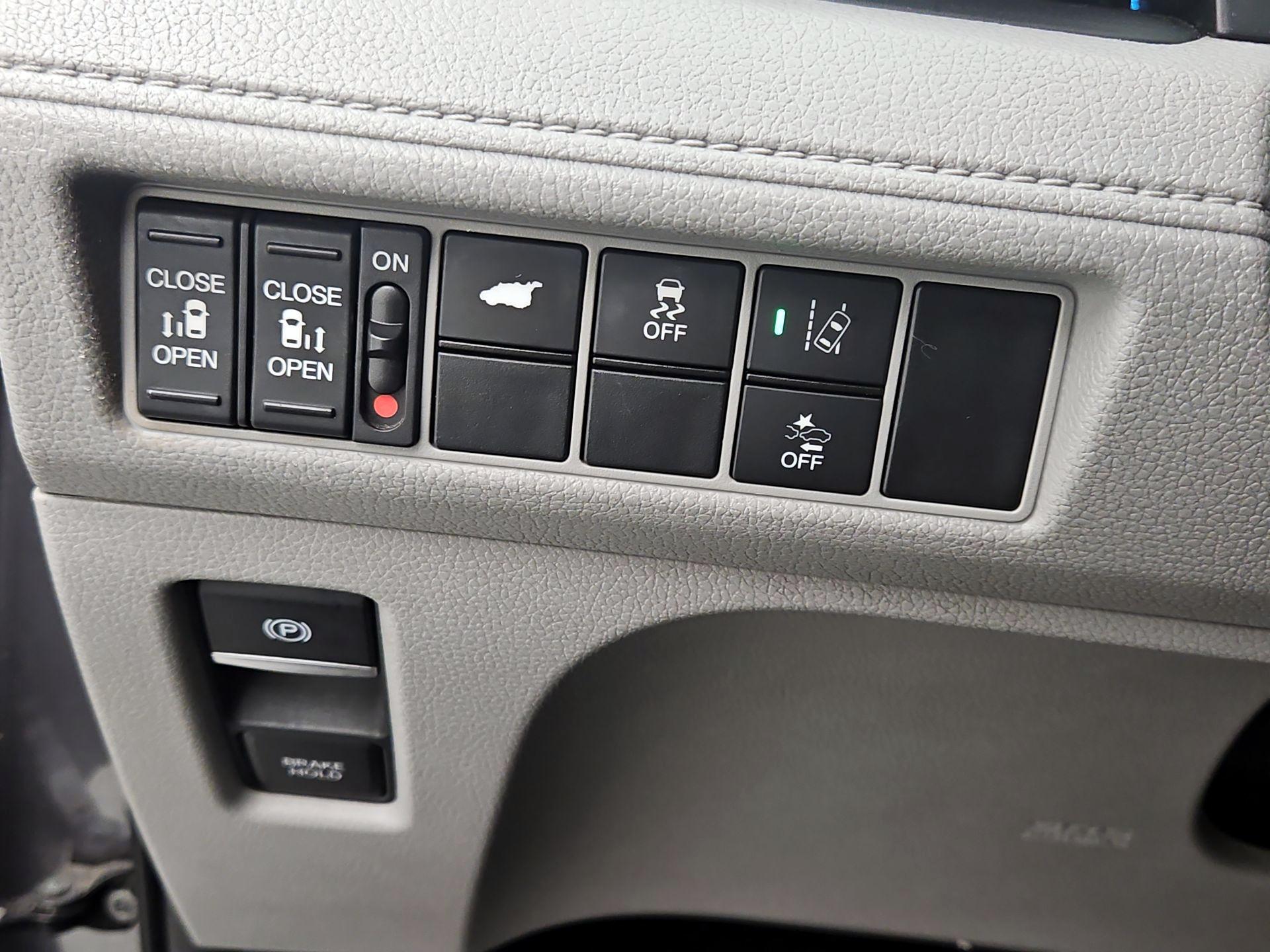 Thumbnail: 2018 Honda Odyssey - 13