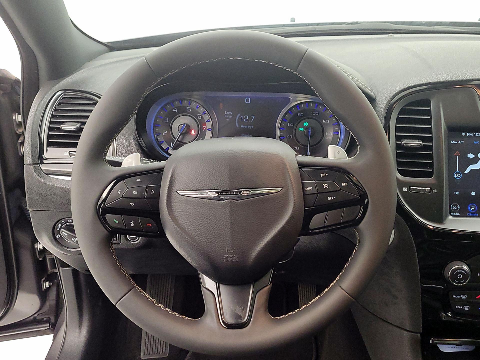 Thumbnail: 2023 Chrysler 300 - 10