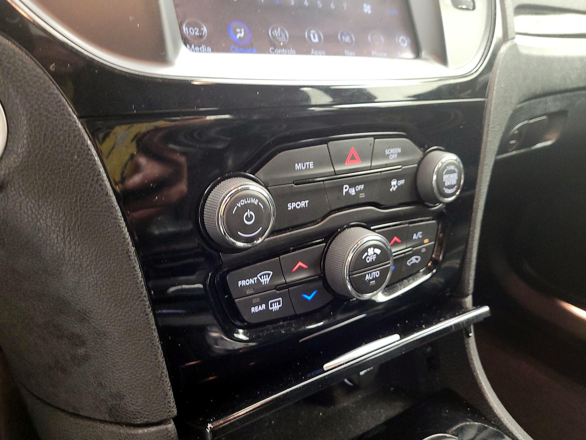 Thumbnail: 2023 Chrysler 300 - 16