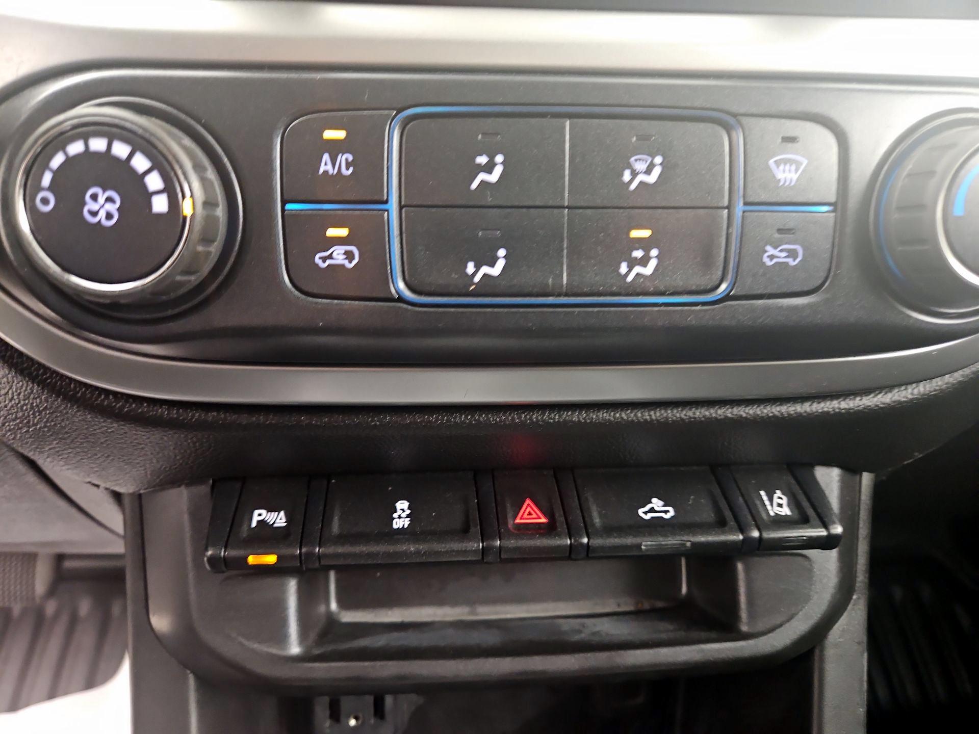 Thumbnail: 2022 Chevrolet Colorado - 16