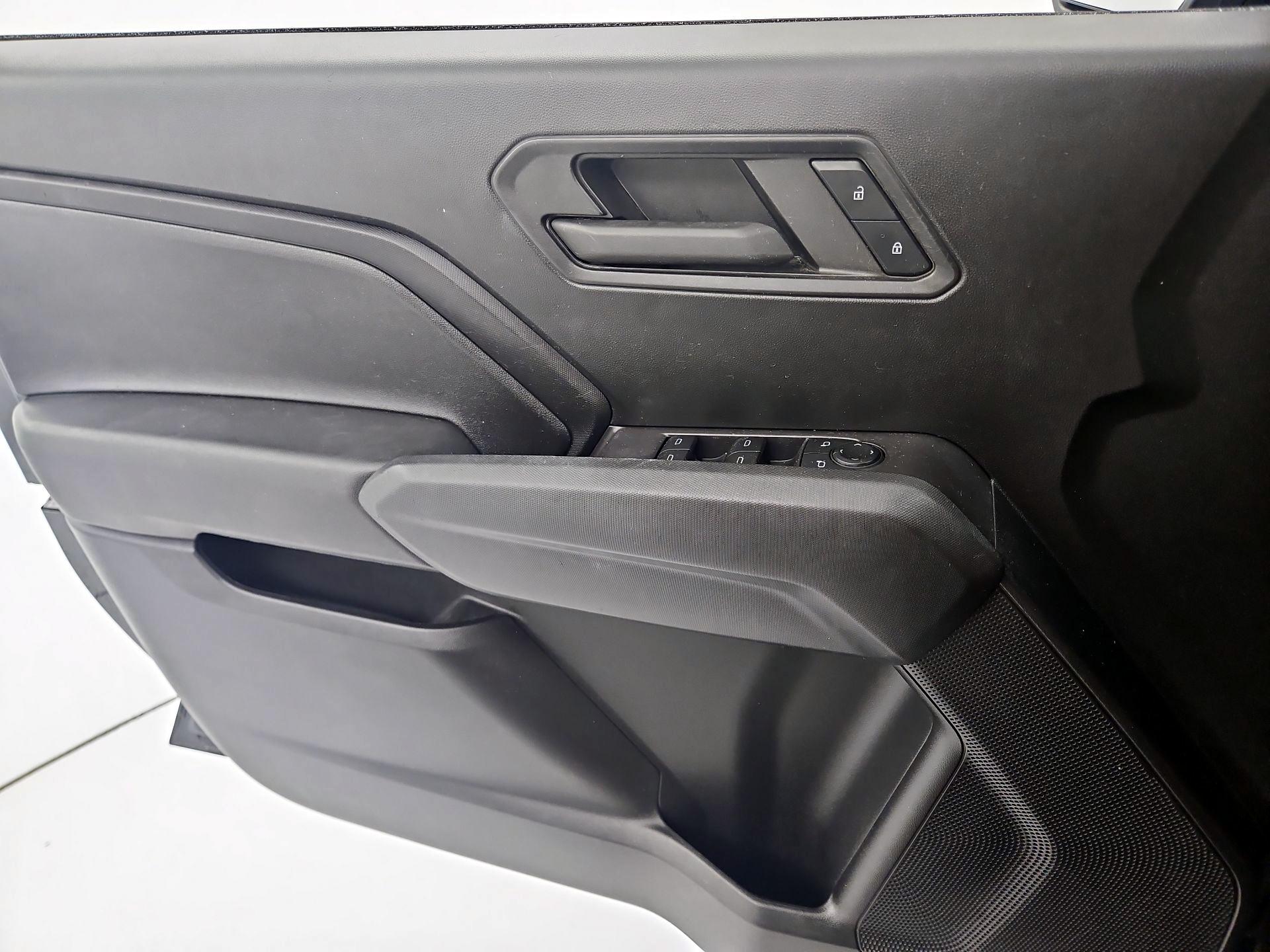 Thumbnail: 2023 Chevrolet Colorado - 12