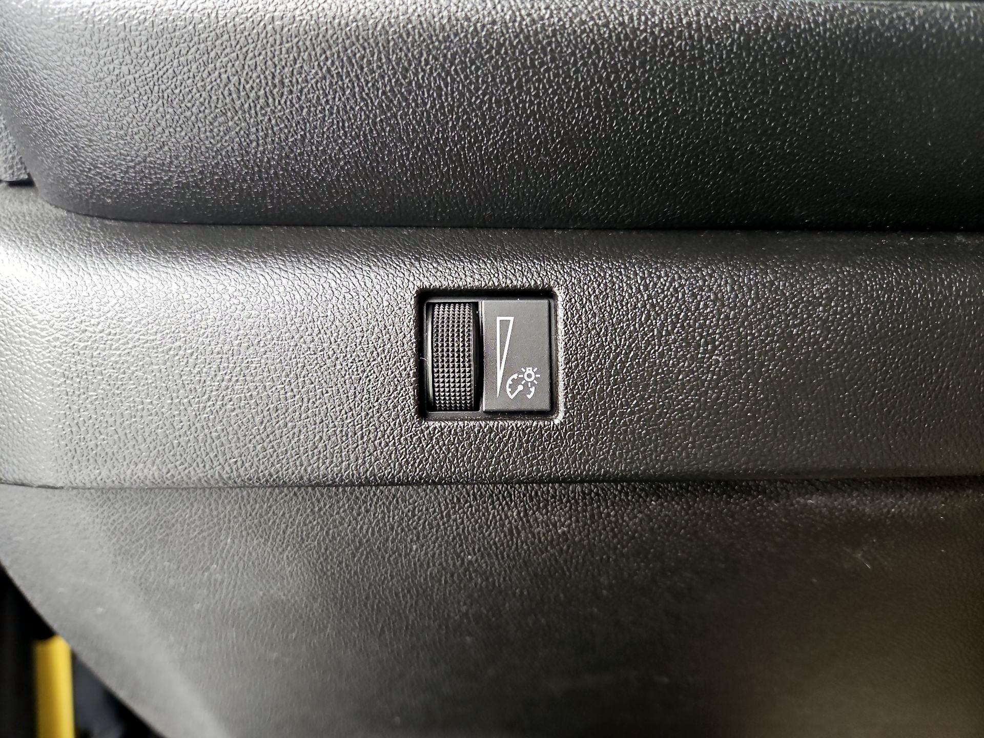 Thumbnail: 2023 Chevrolet Colorado - 13