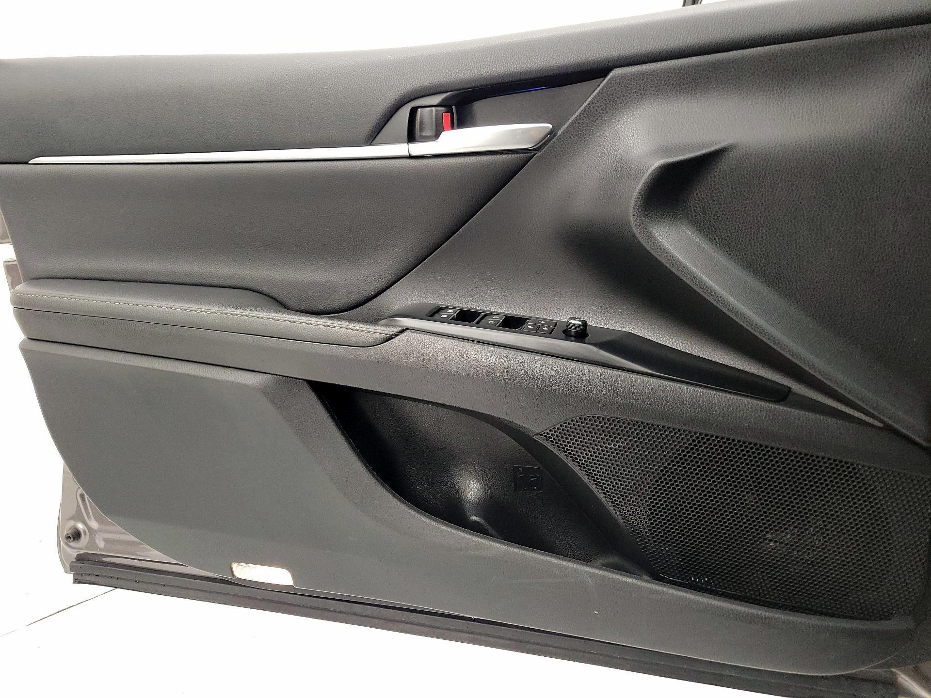 Thumbnail: 2020 Toyota Camry - 12