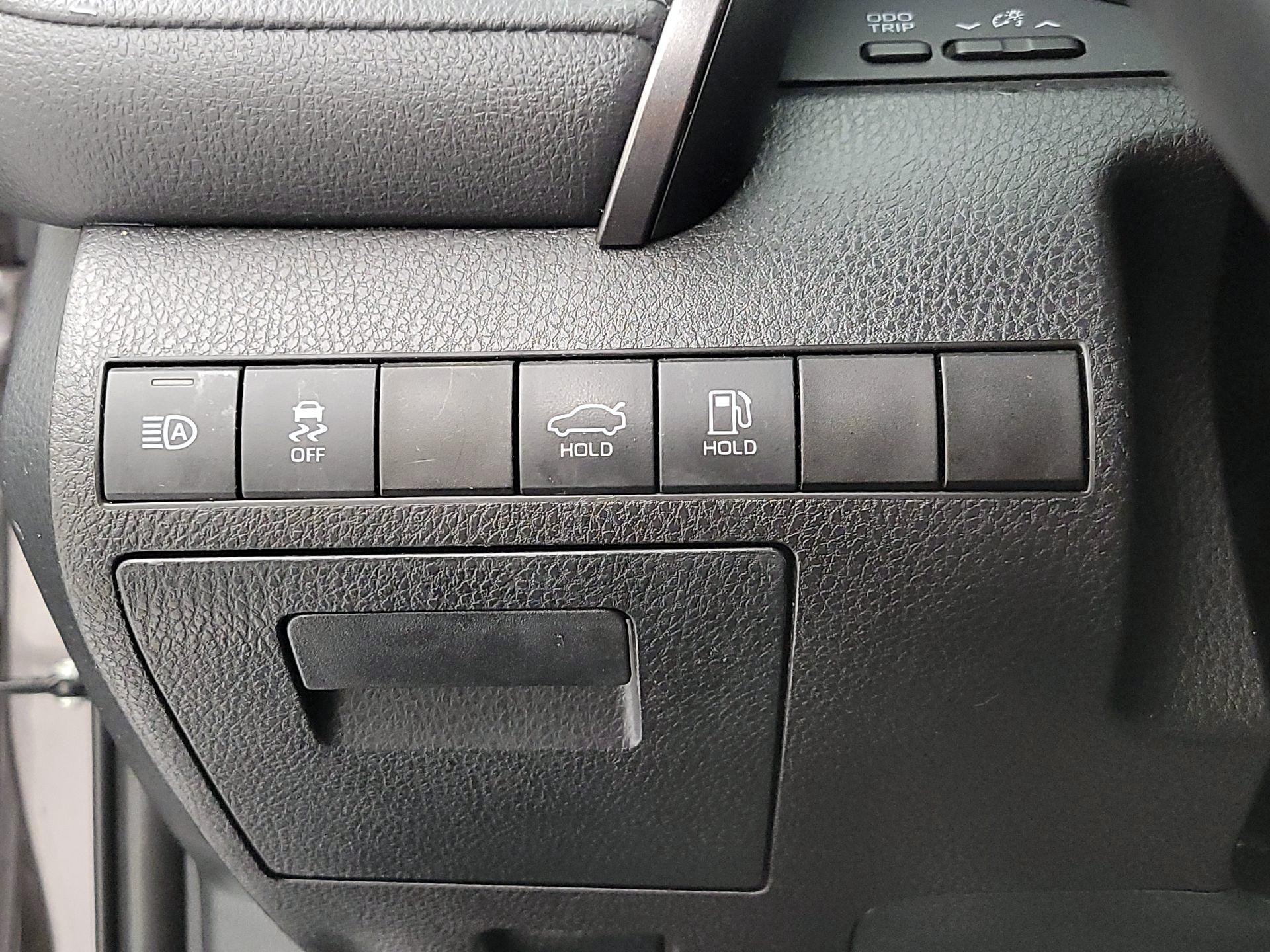 Thumbnail: 2020 Toyota Camry - 13