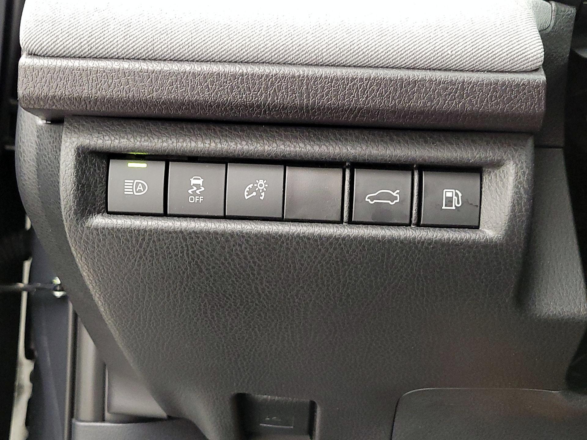 Thumbnail: 2025 Toyota Camry - 13