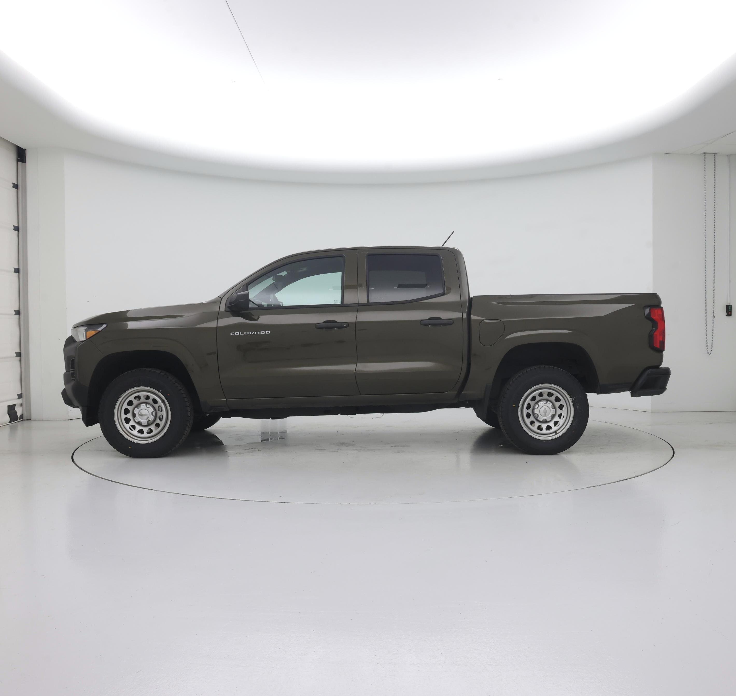 Thumbnail: 2023 Chevrolet Colorado - 3