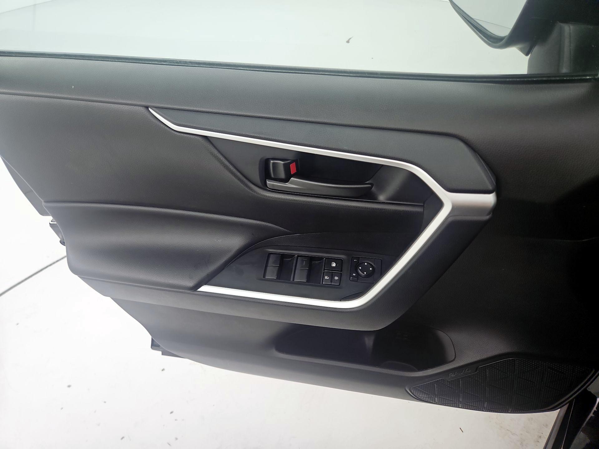 Thumbnail: 2025 Toyota RAV4 - 12