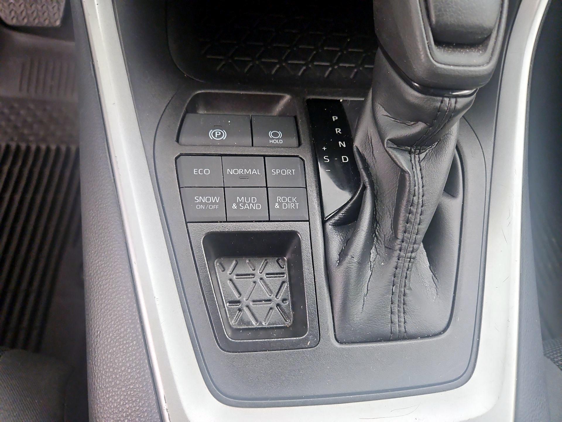 Thumbnail: 2025 Toyota RAV4 - 17