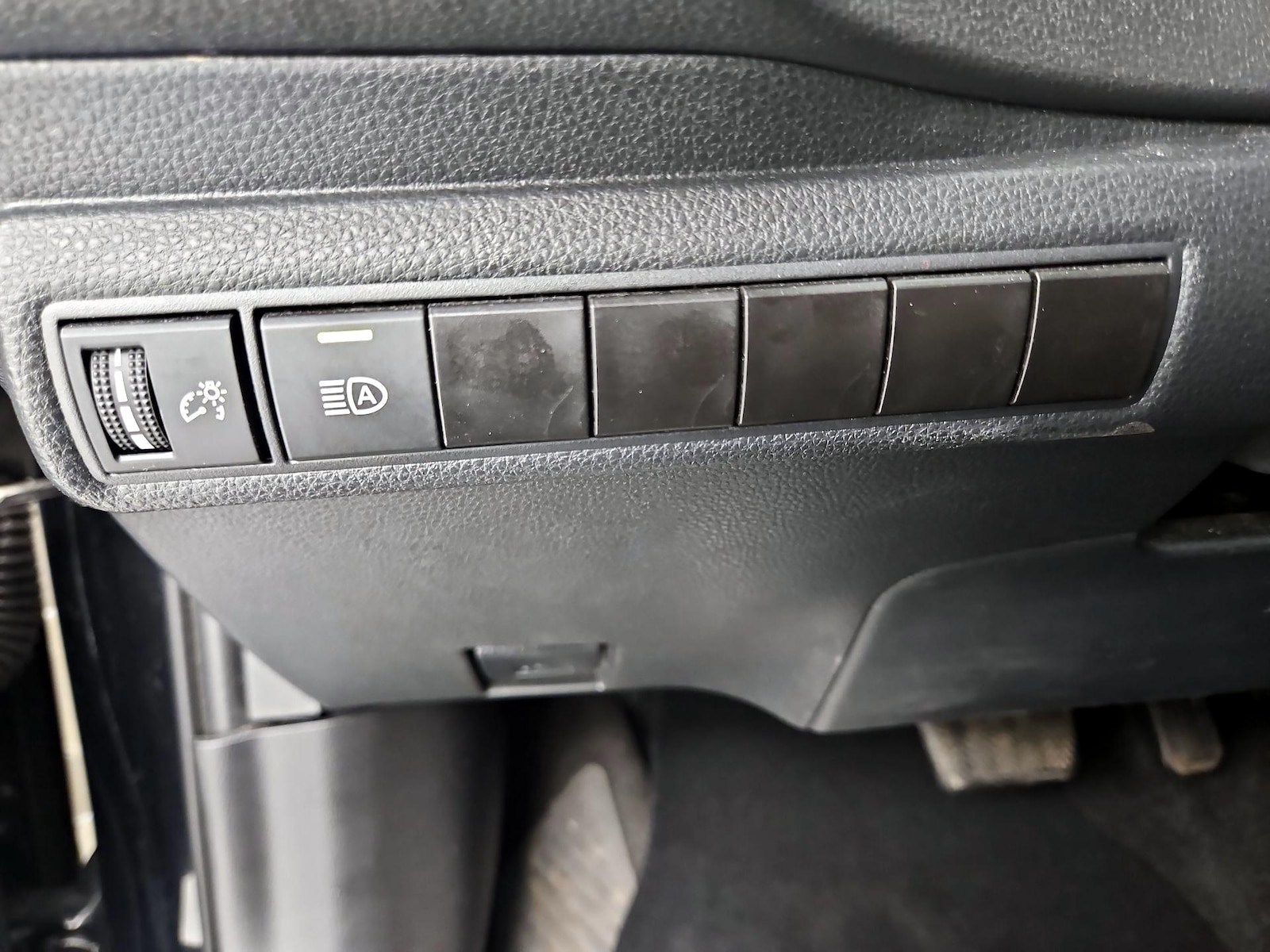 2024 Toyota Corolla LE - Photo 14