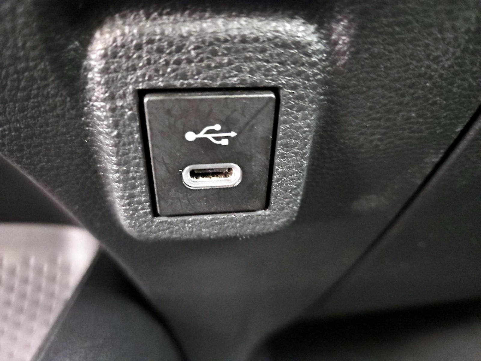 2024 Toyota Corolla LE - Photo 19