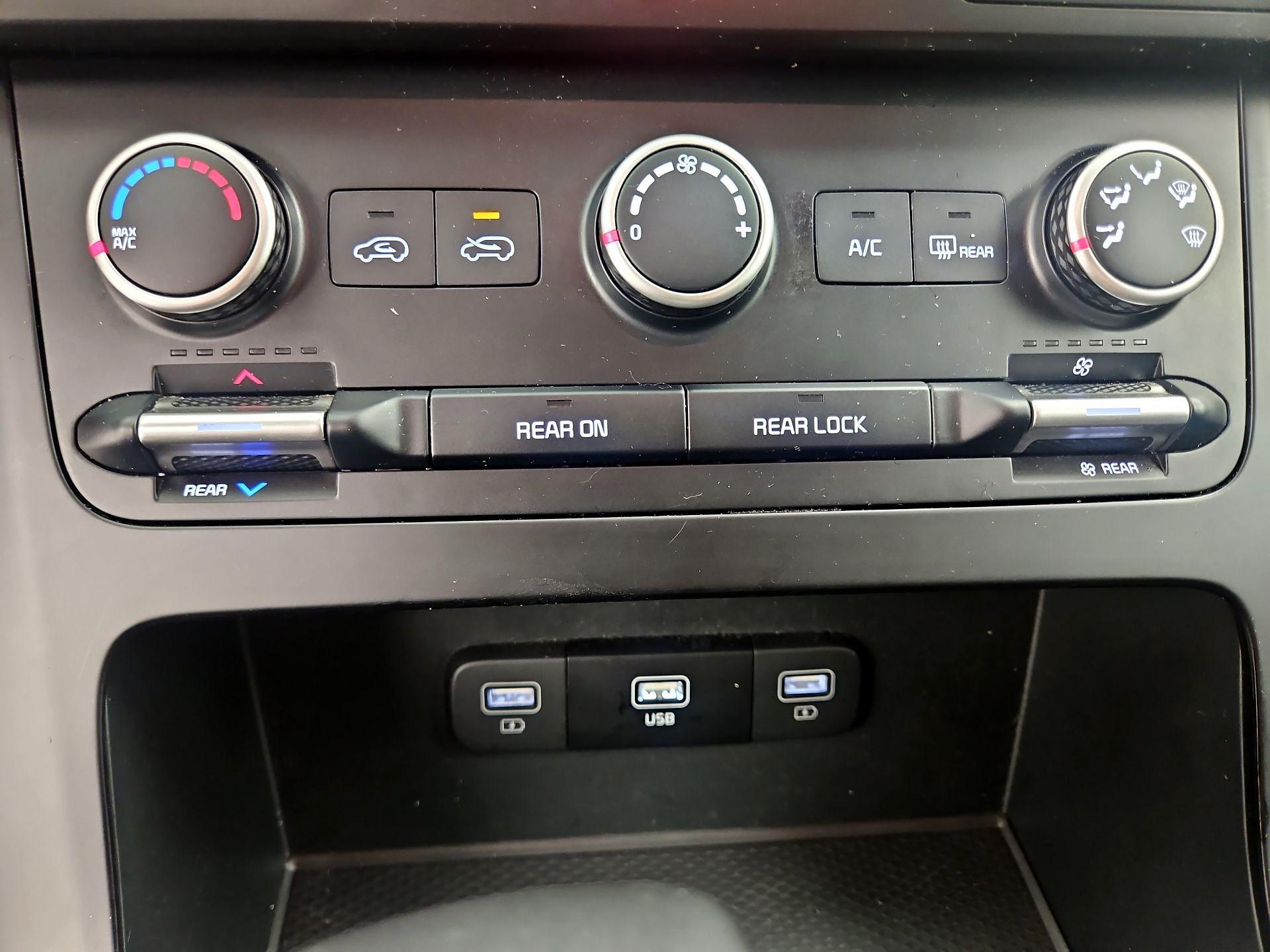 Thumbnail: 2024 Kia Carnival - 16