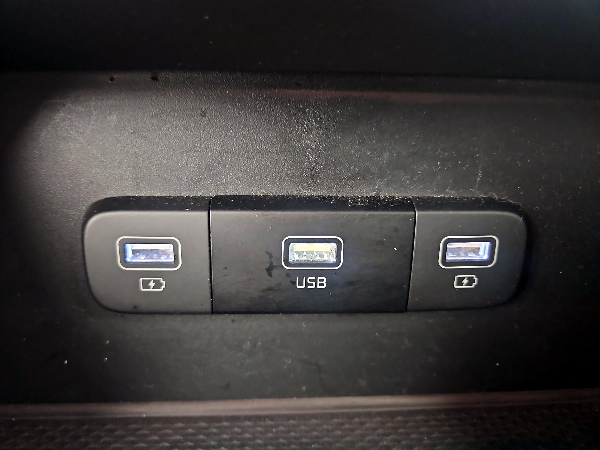 Thumbnail: 2024 Kia Carnival - 18