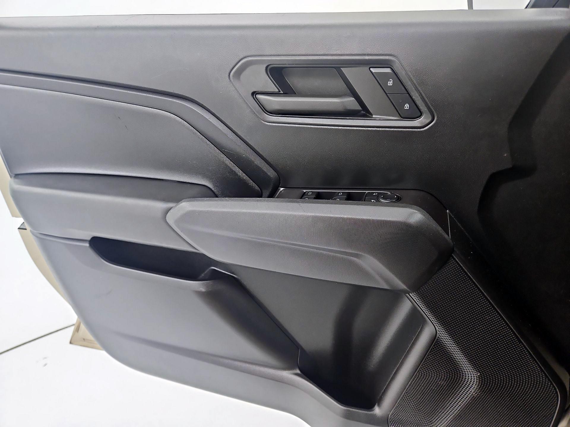 Thumbnail: 2023 Chevrolet Colorado - 12