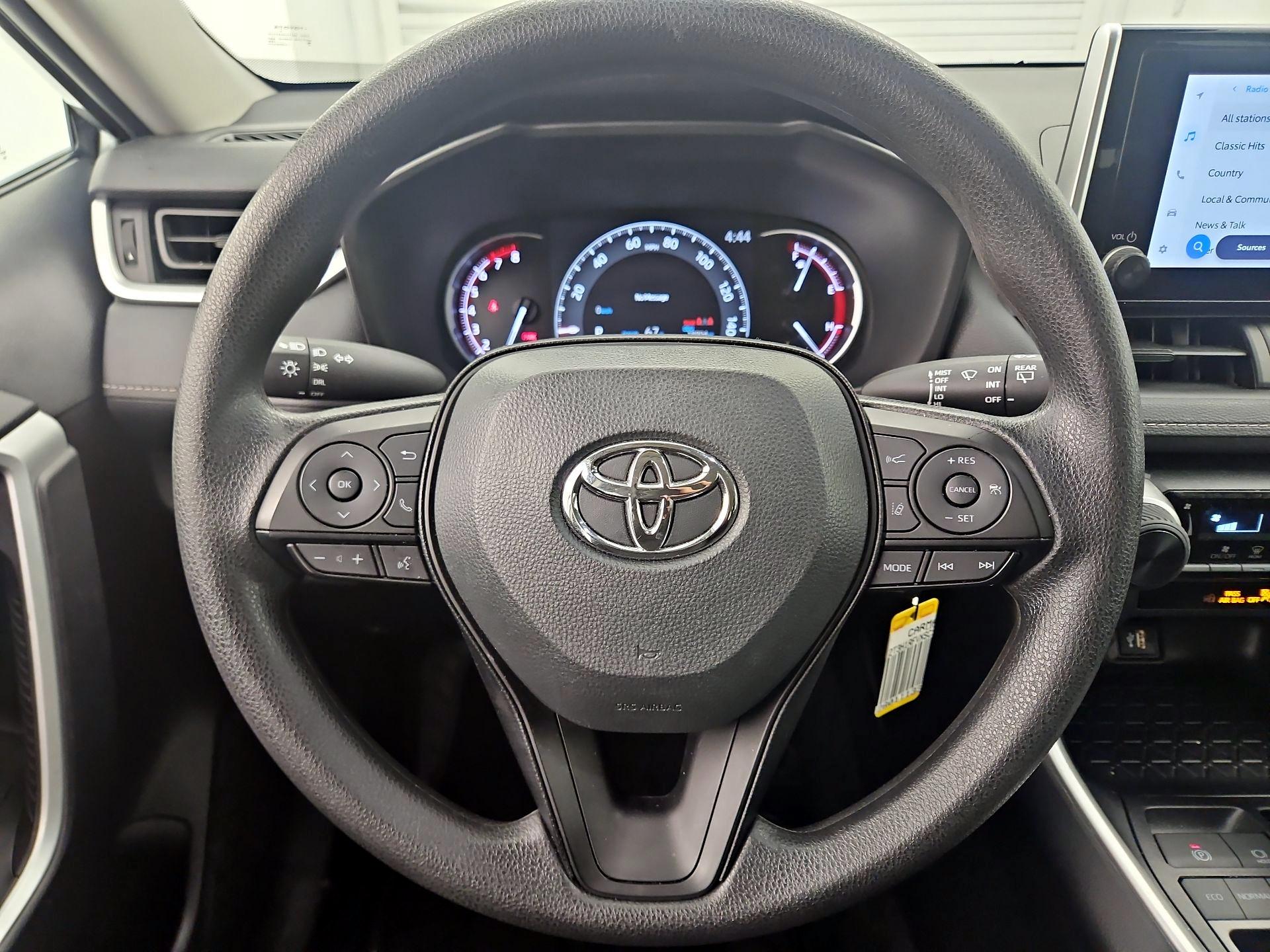 Thumbnail: 2025 Toyota RAV4 - 10