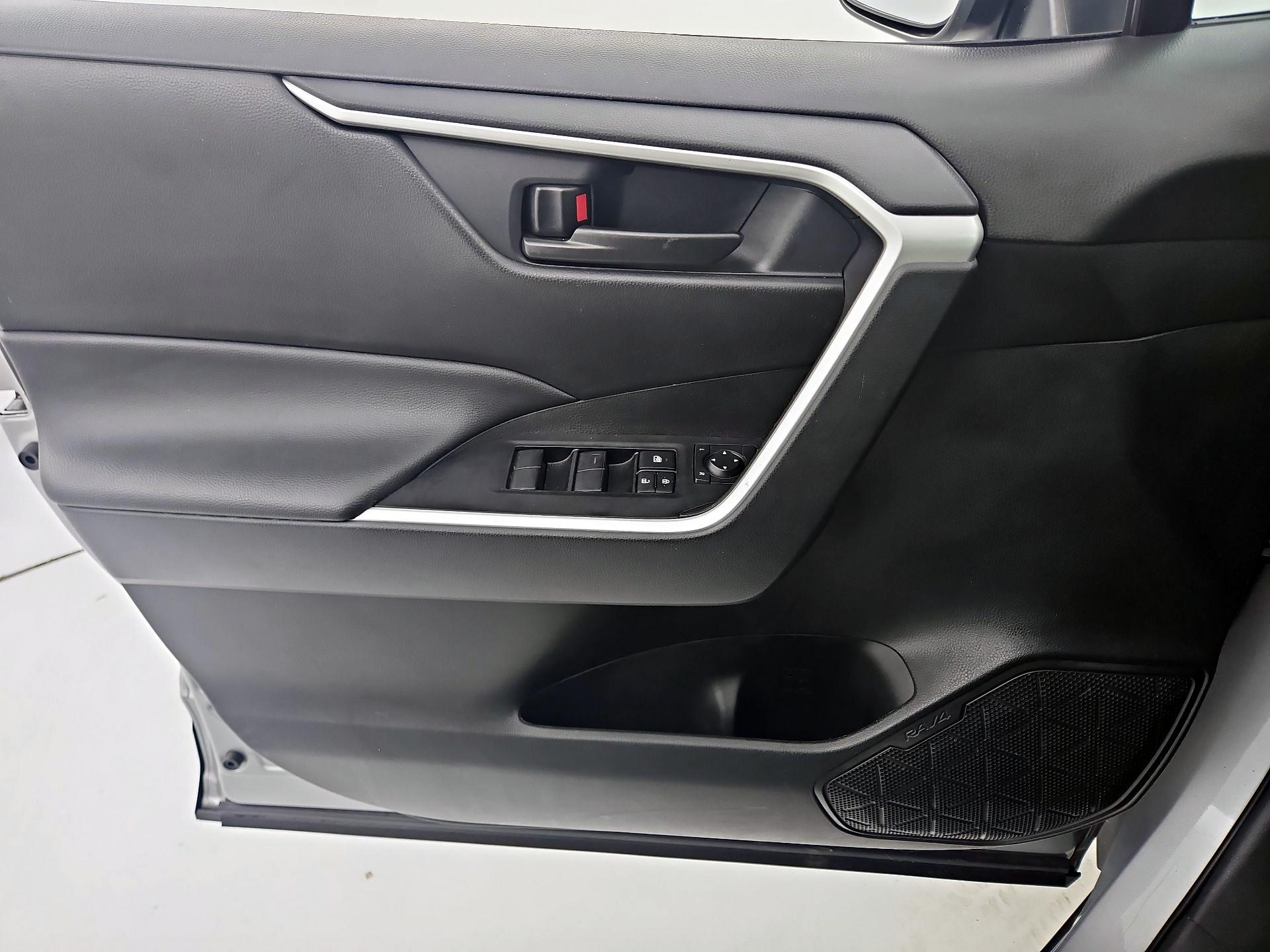 Thumbnail: 2025 Toyota RAV4 - 12