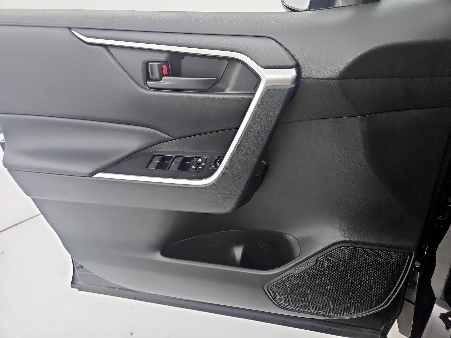 Thumbnail: 2025 Toyota RAV4 - 12