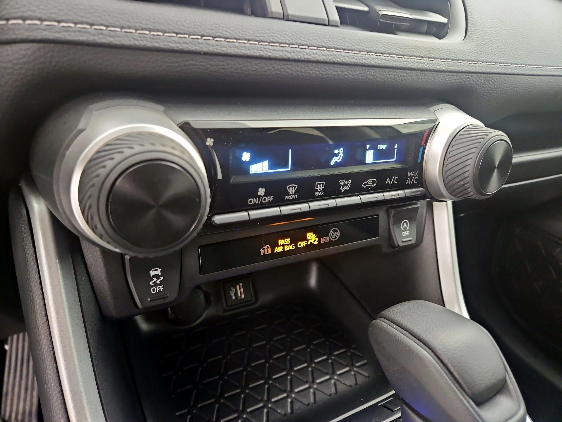 Thumbnail: 2025 Toyota RAV4 - 16