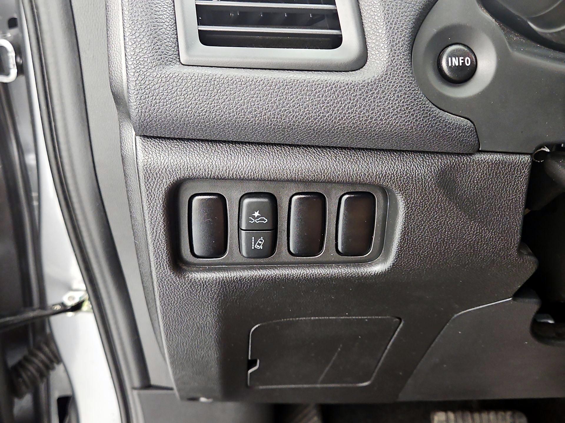 Thumbnail: 2024 Mitsubishi Outlander Sport - 13