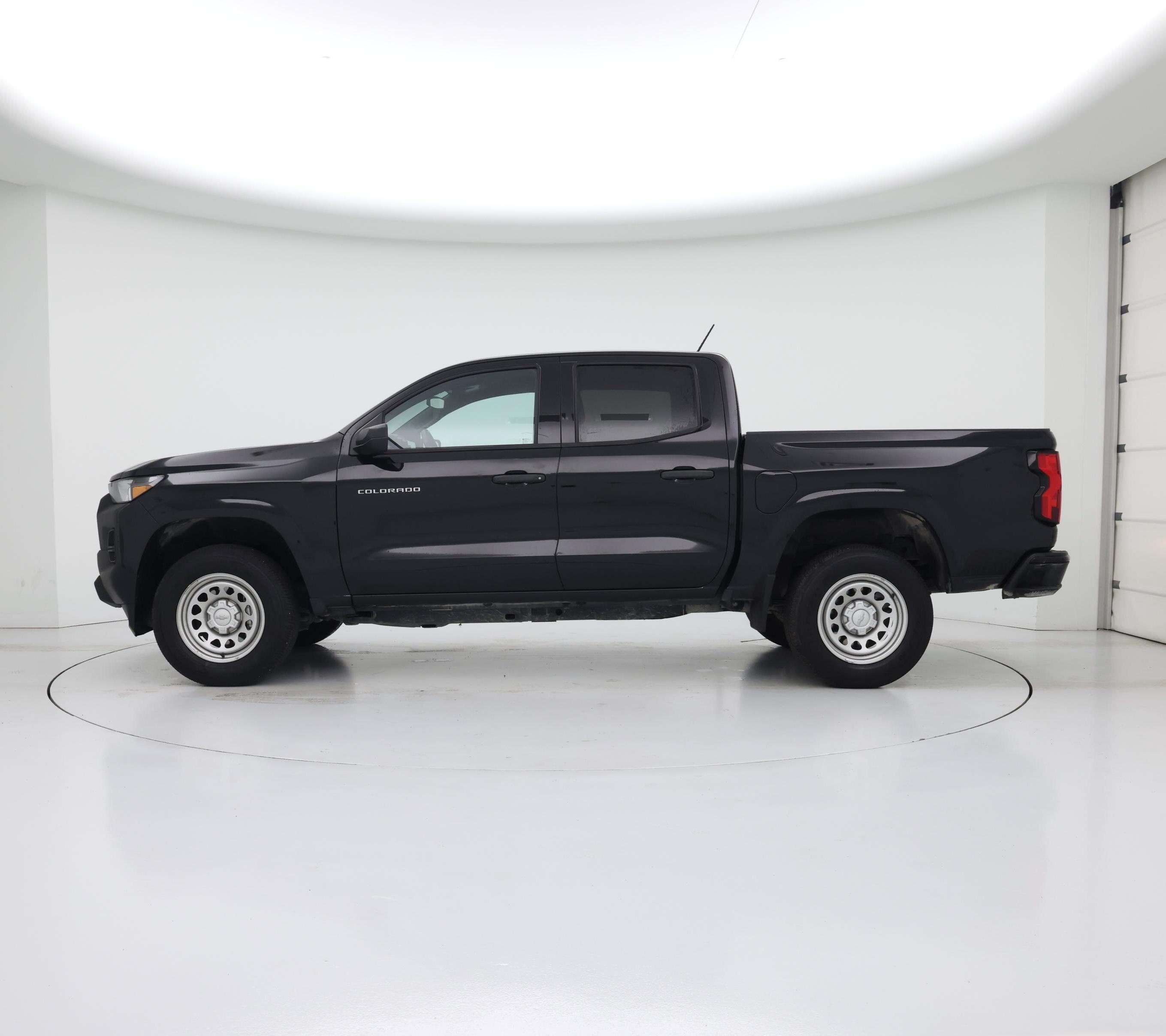 Thumbnail: 2023 Chevrolet Colorado - 3