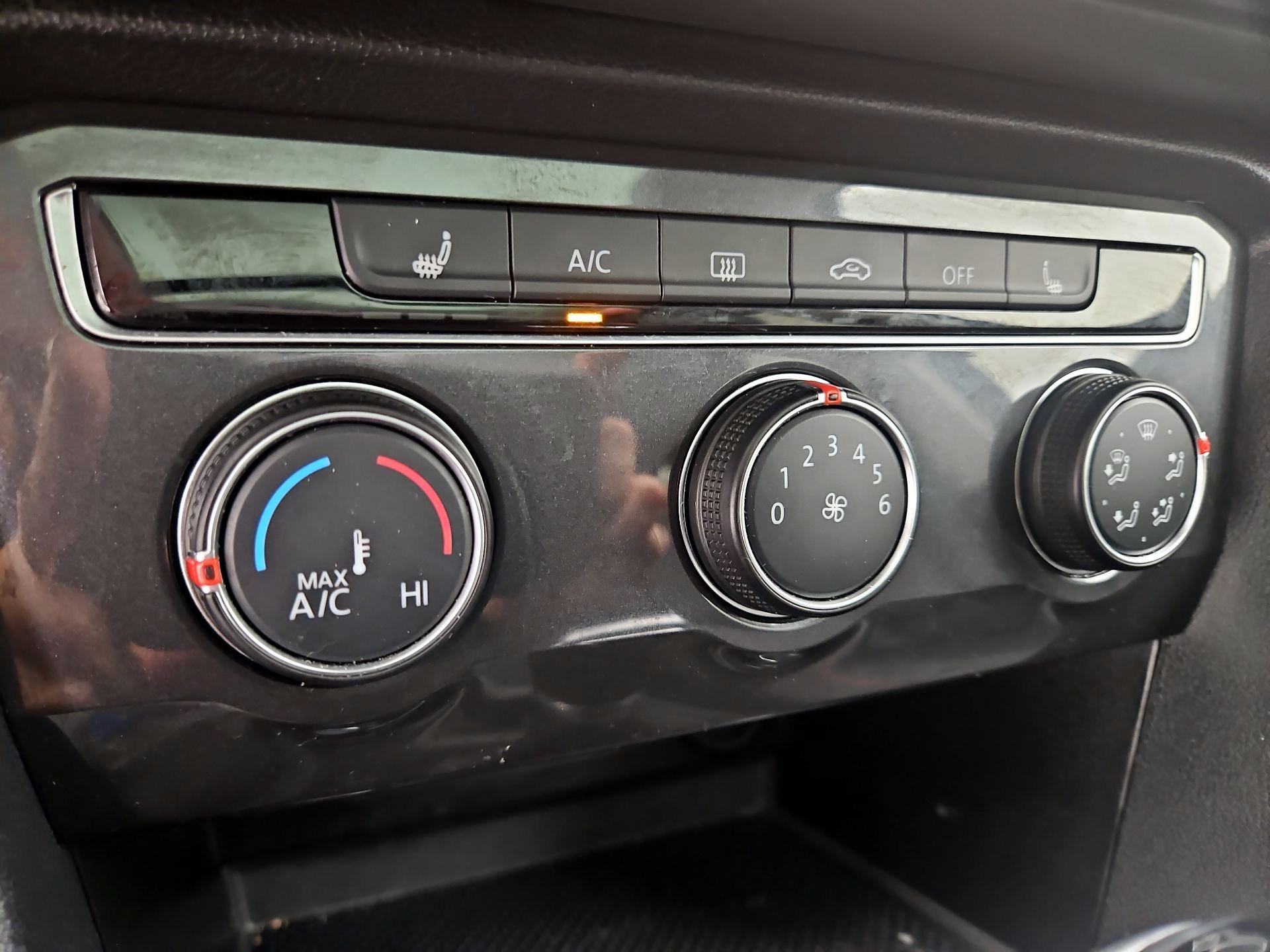 Thumbnail: 2024 Volkswagen Tiguan - 16