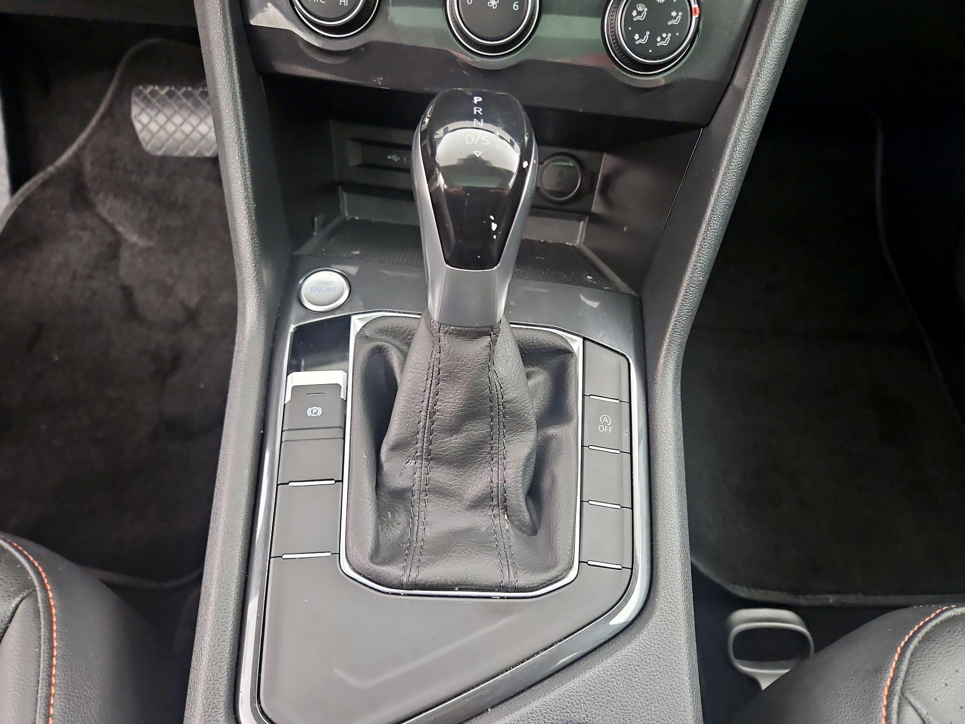 Thumbnail: 2024 Volkswagen Tiguan - 17