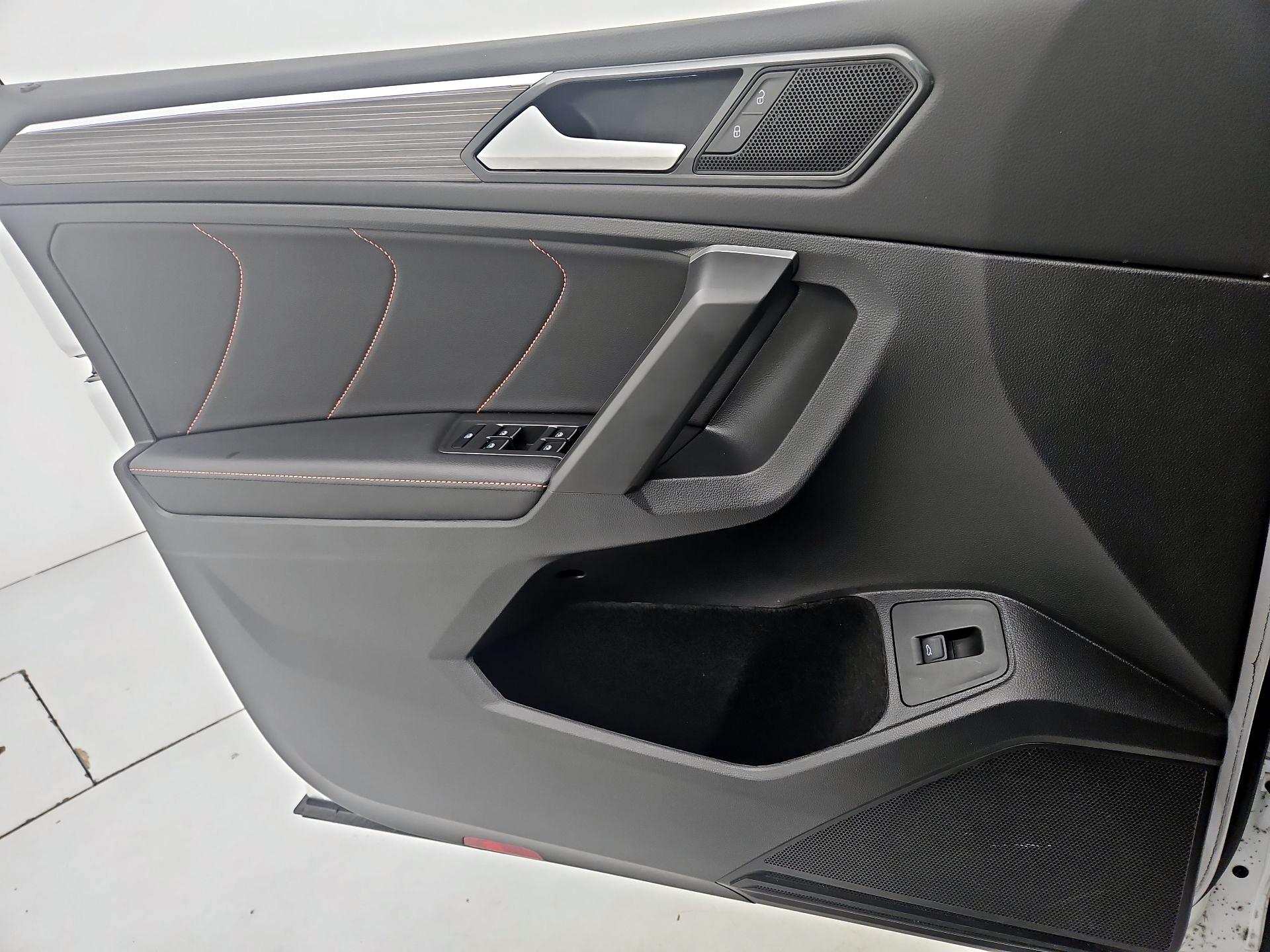 Thumbnail: 2024 Volkswagen Tiguan - 12