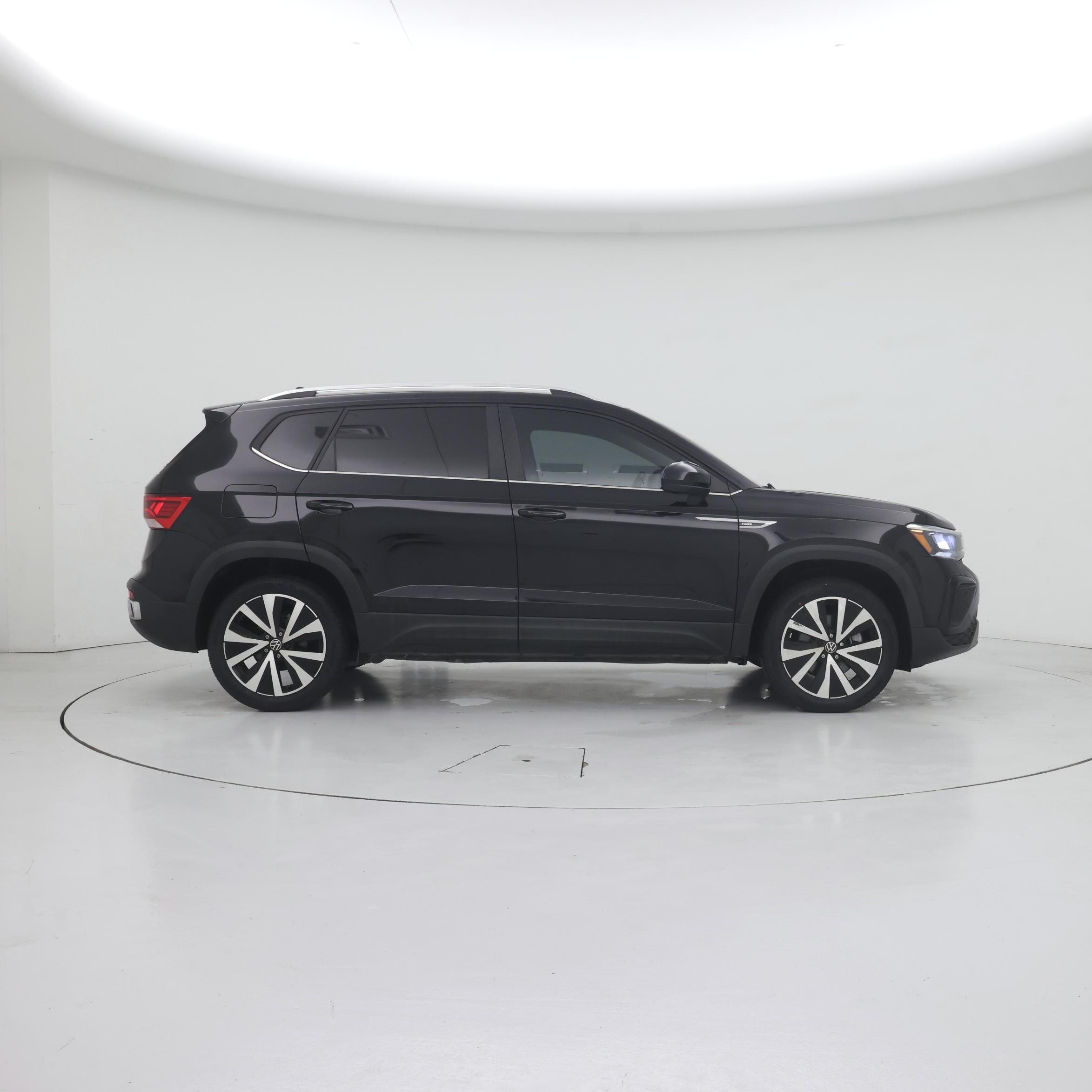 Thumbnail: 2023 Volkswagen Taos - 7
