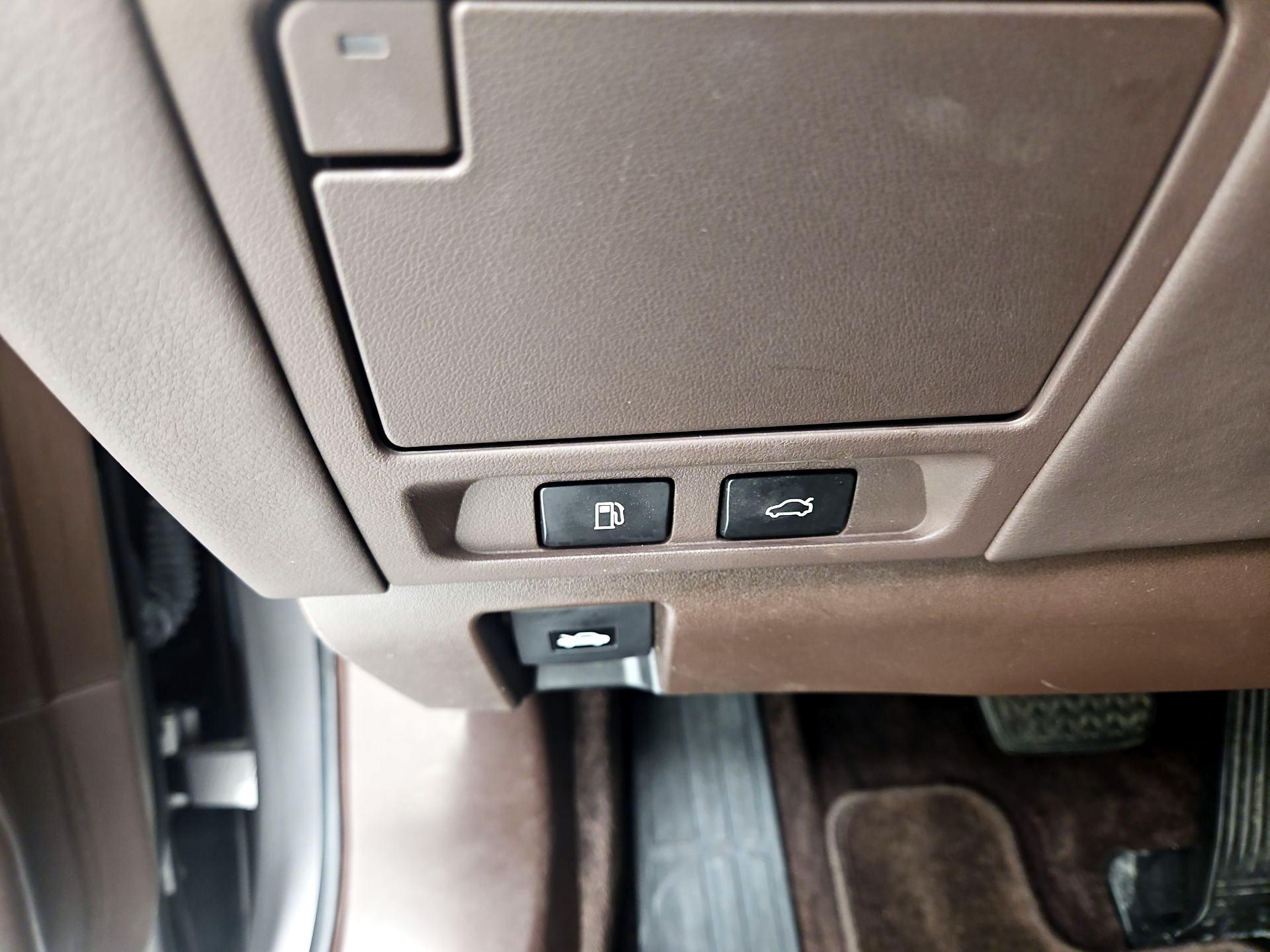 Thumbnail: 2019 Lexus LS - 13