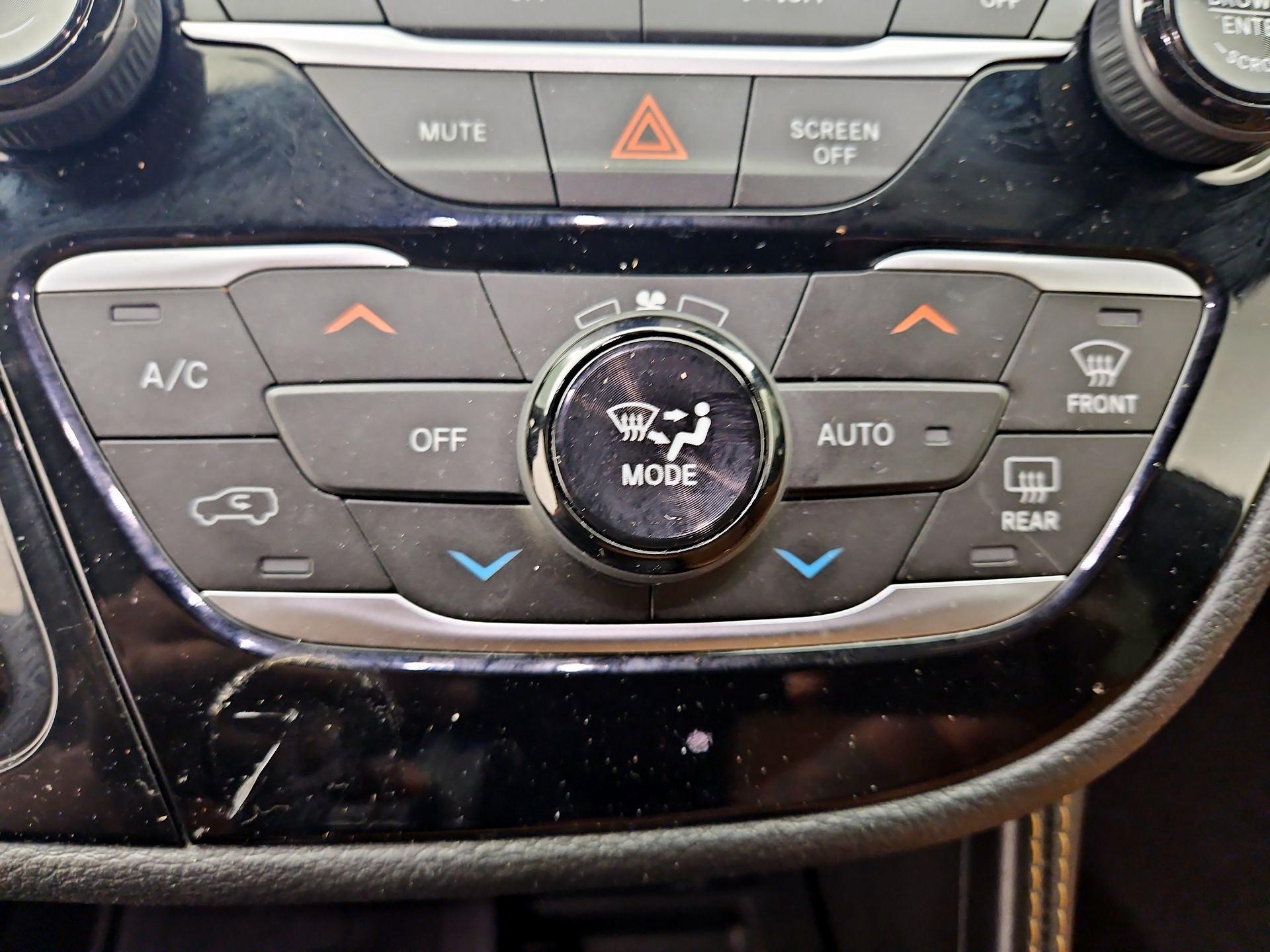 Thumbnail: 2021 Chrysler Pacifica - 17