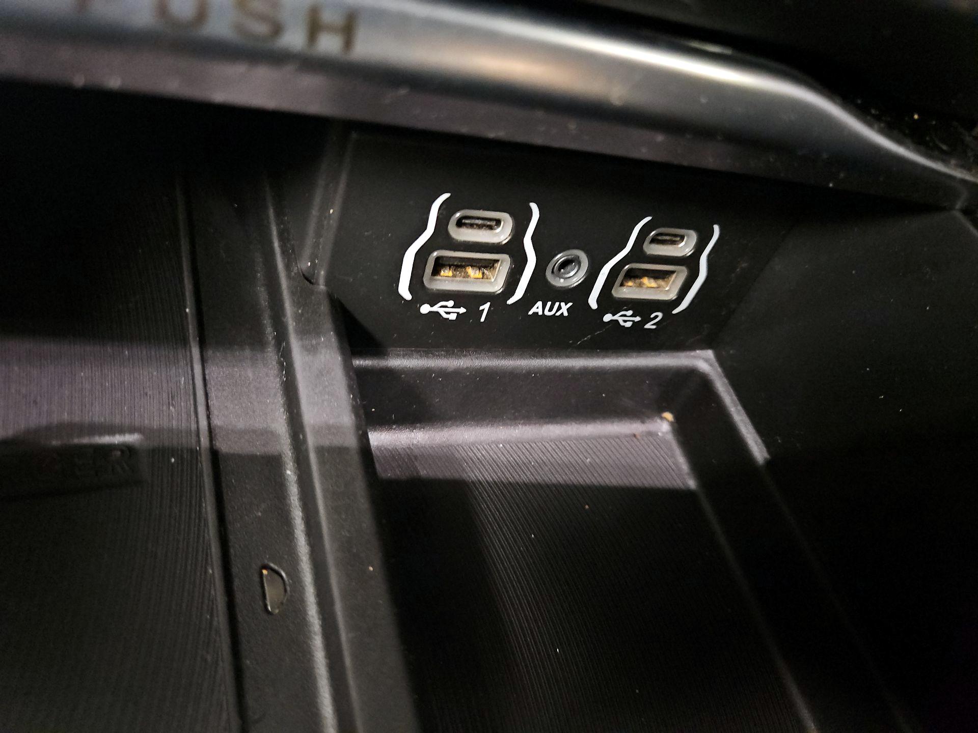 Thumbnail: 2021 Chrysler Pacifica - 19