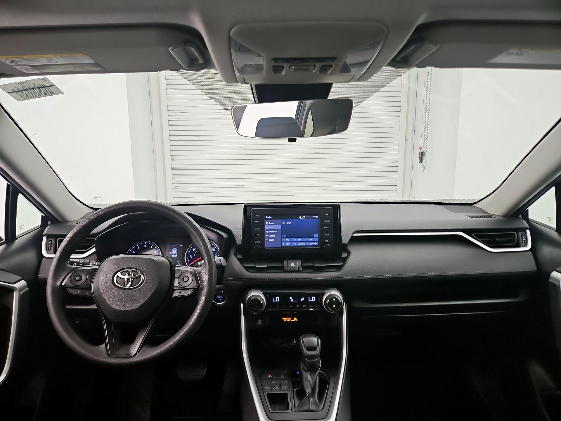 Thumbnail: 2019 Toyota RAV4 - 9