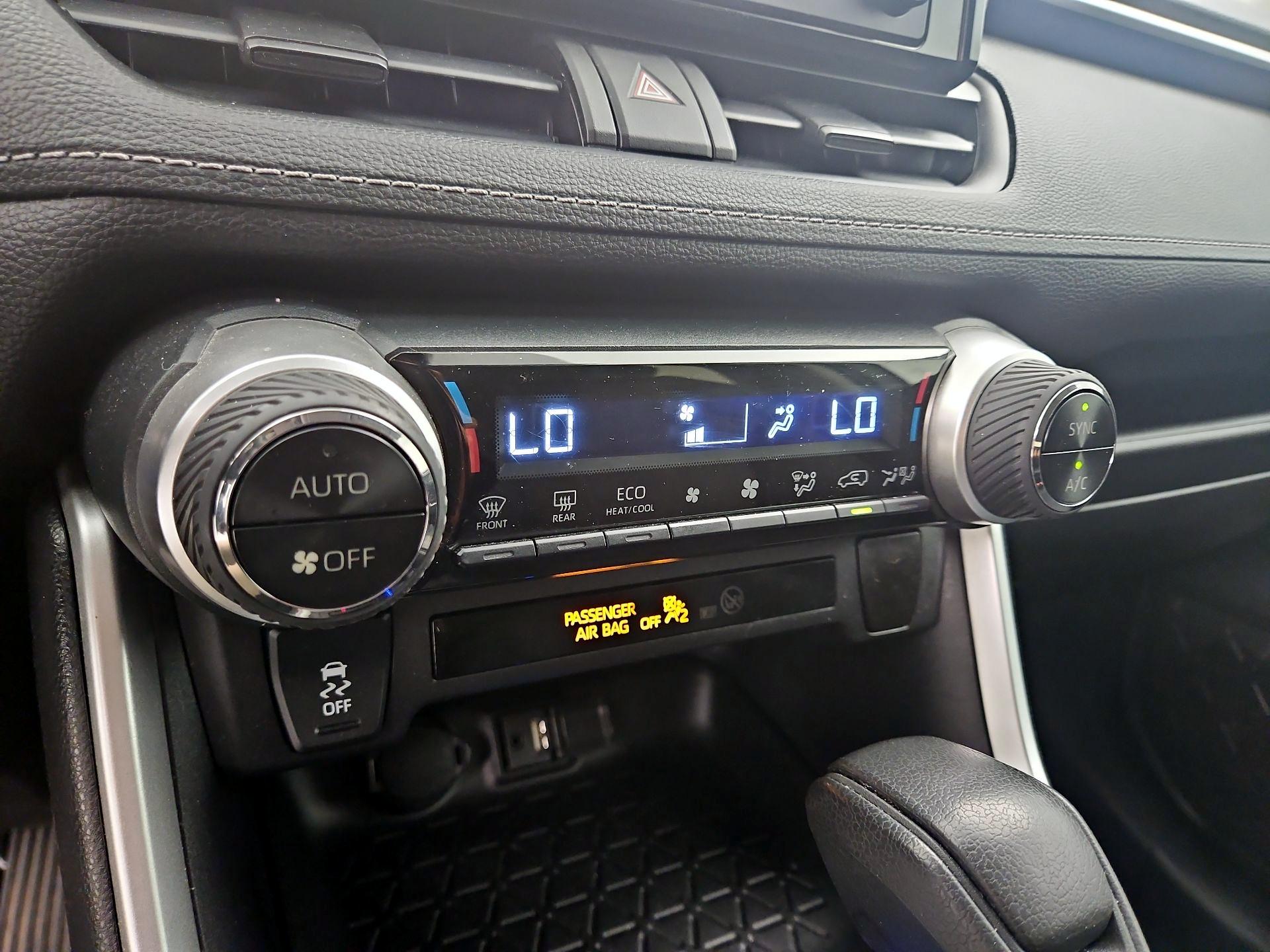 Thumbnail: 2019 Toyota RAV4 - 16