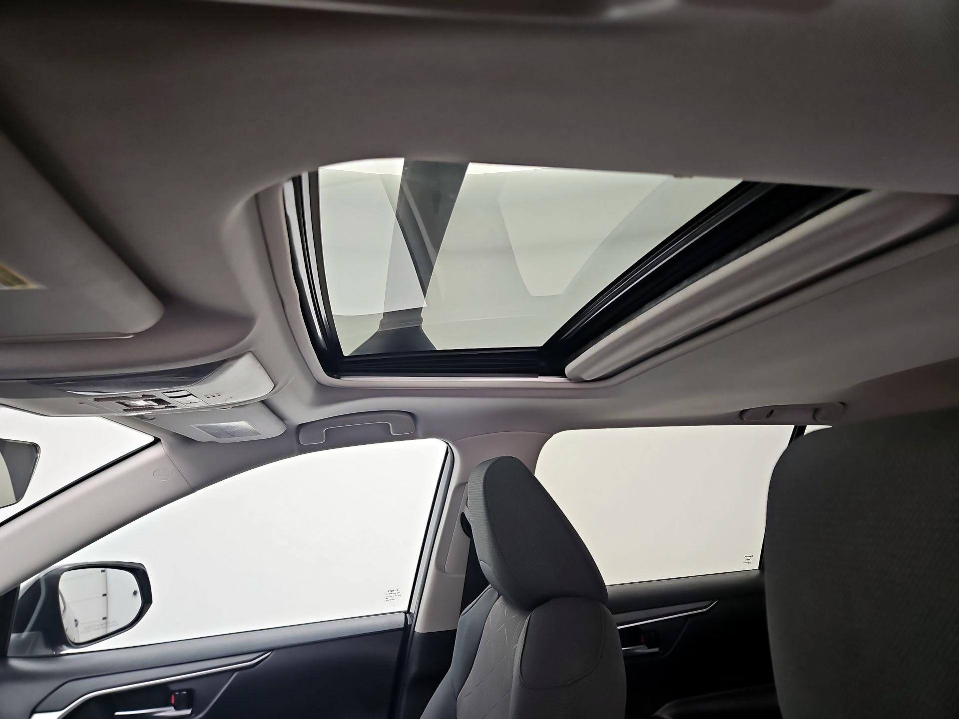 Thumbnail: 2019 Toyota RAV4 - 19