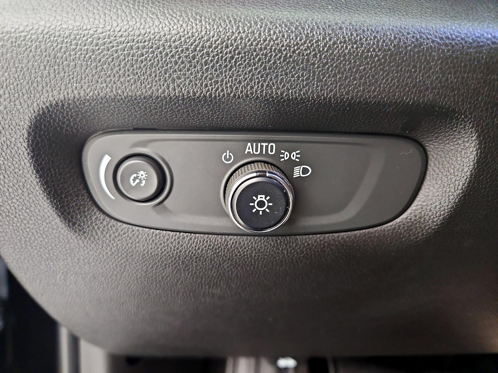 2019 Chevrolet Traverse LS - Photo 14