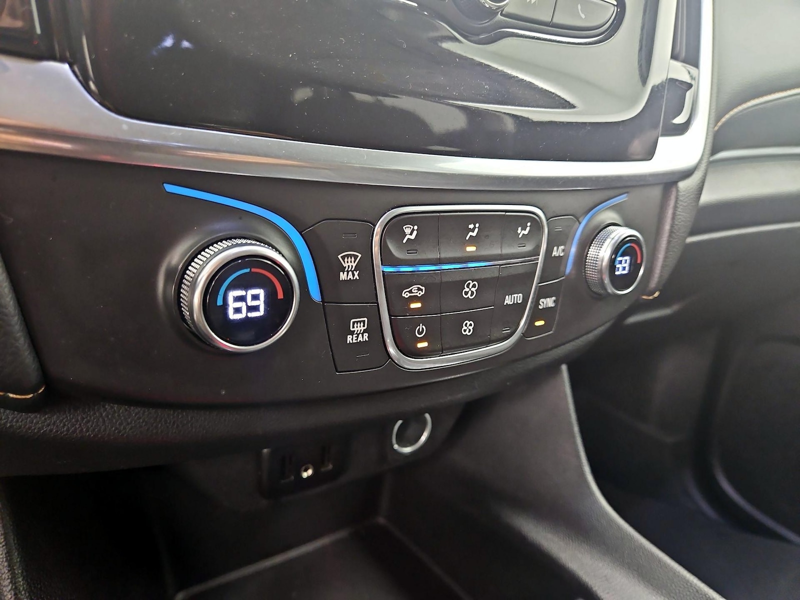 2019 Chevrolet Traverse LS - Photo 17