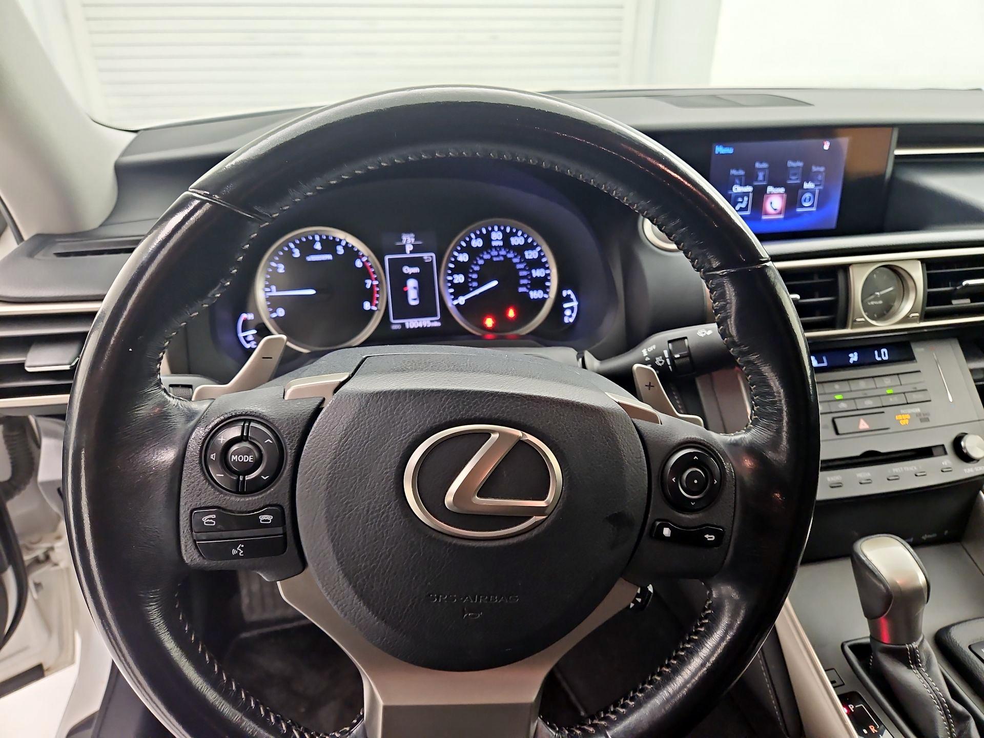 Thumbnail: 2016 Lexus IS - 10