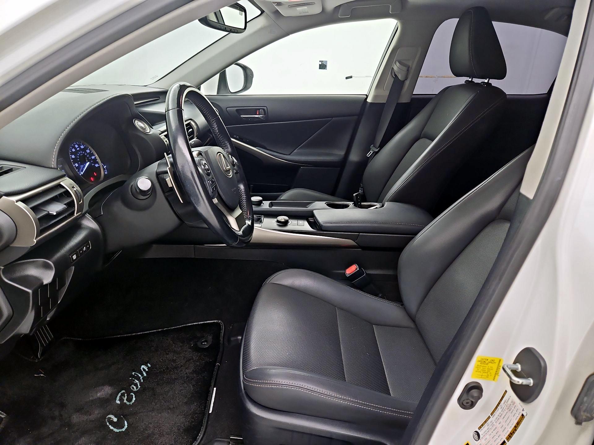 Thumbnail: 2016 Lexus IS - 11