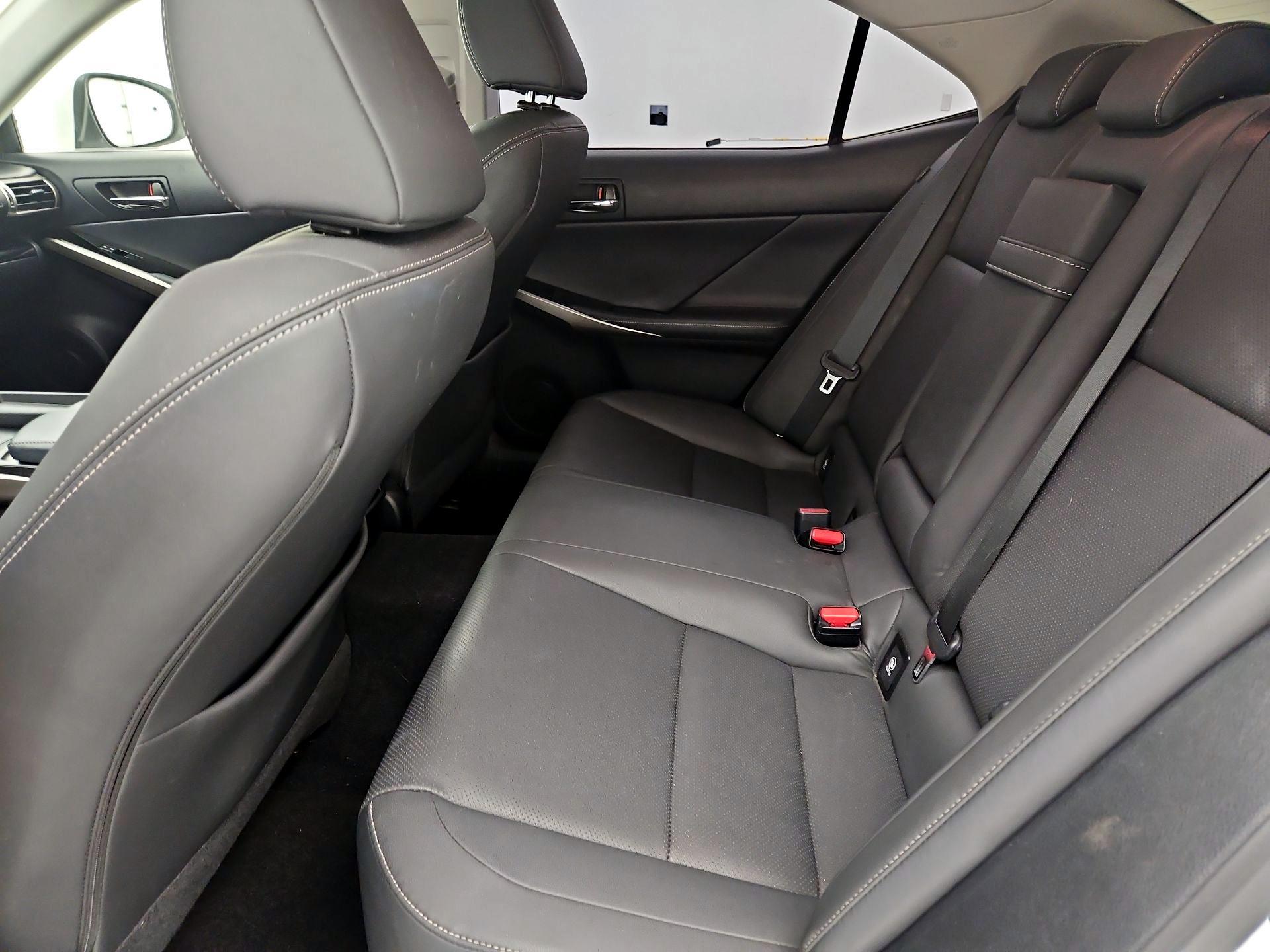 Thumbnail: 2016 Lexus IS - 20