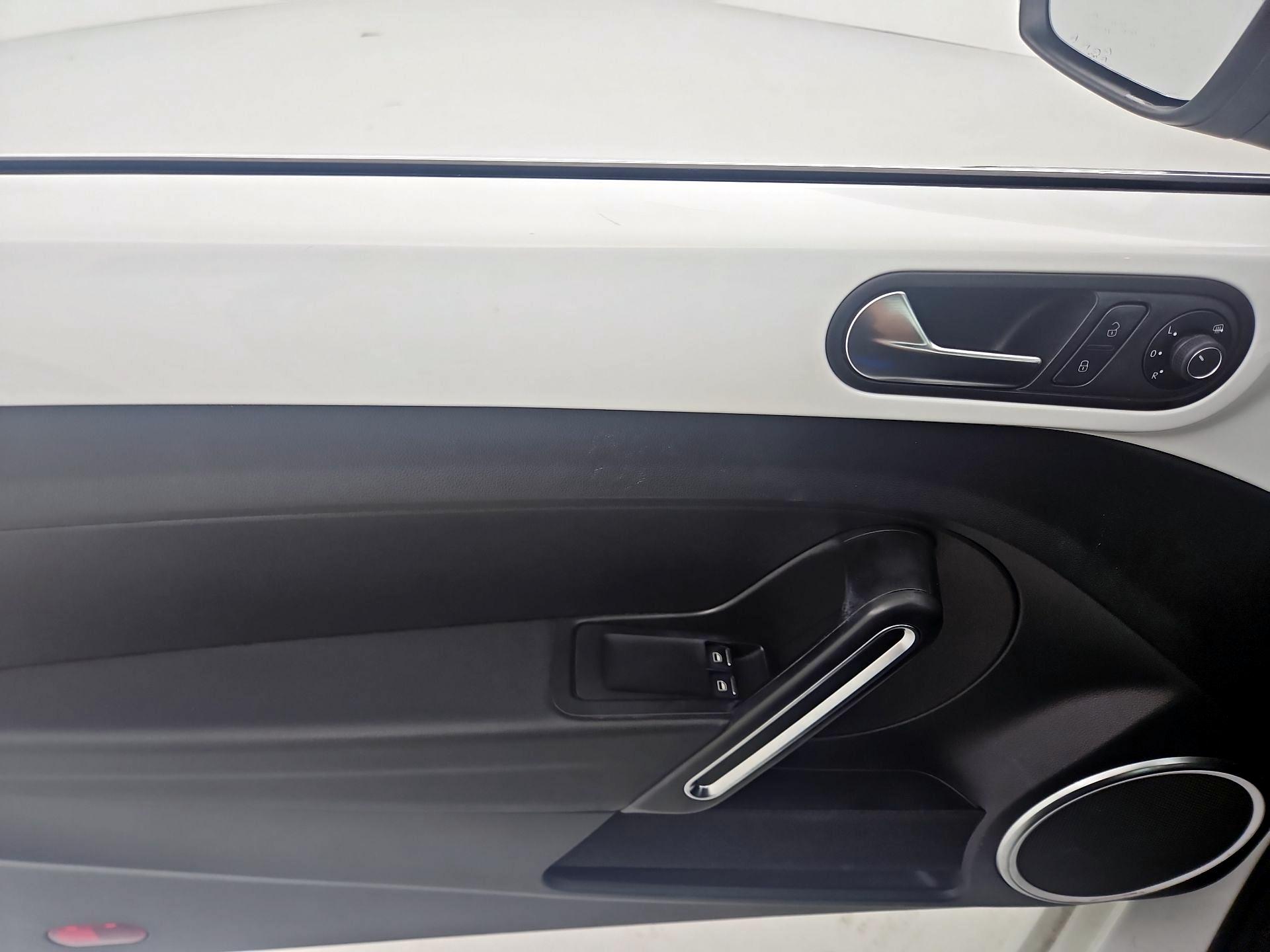 Thumbnail: 2018 Volkswagen Beetle - 12