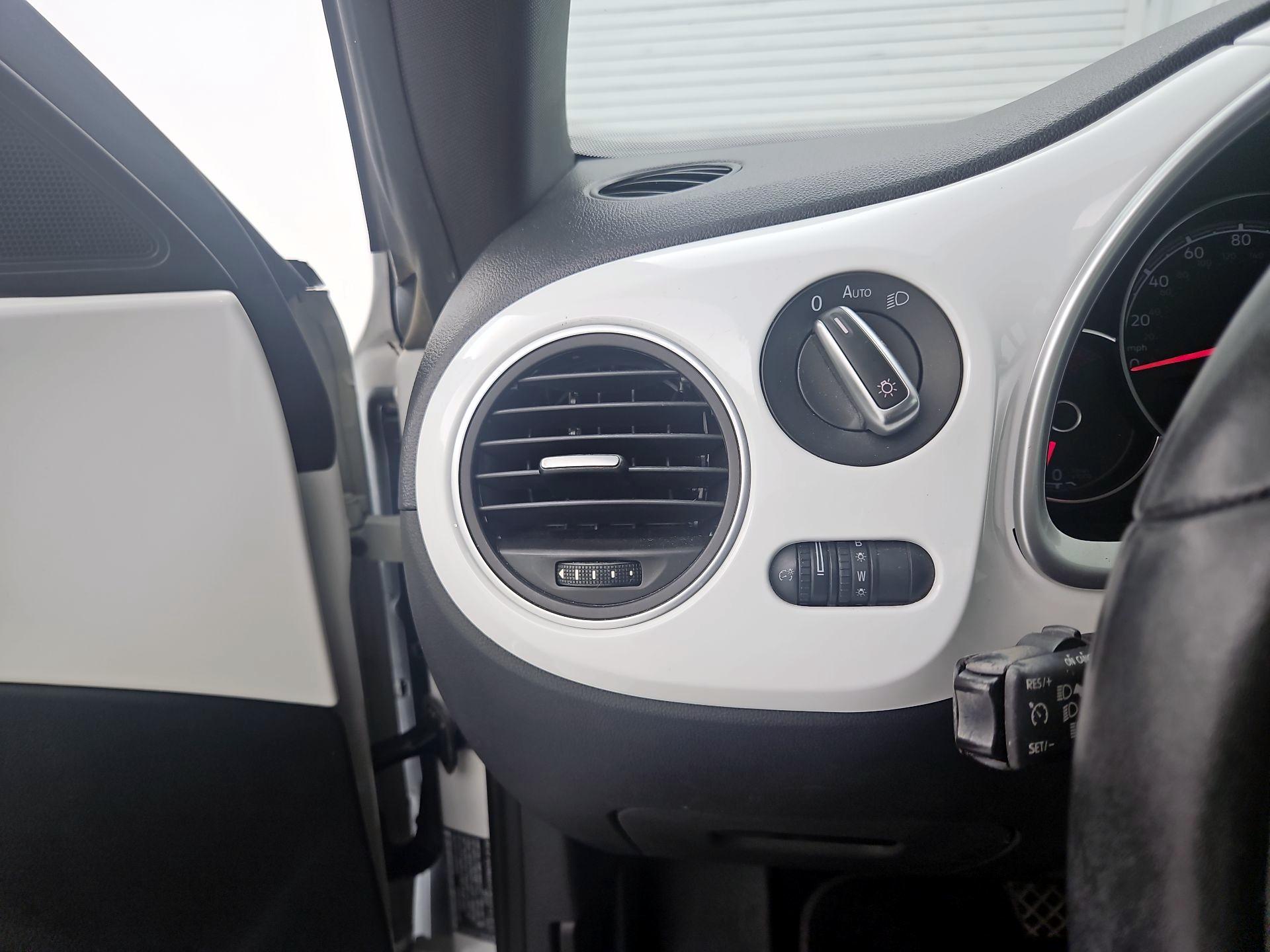 Thumbnail: 2018 Volkswagen Beetle - 13