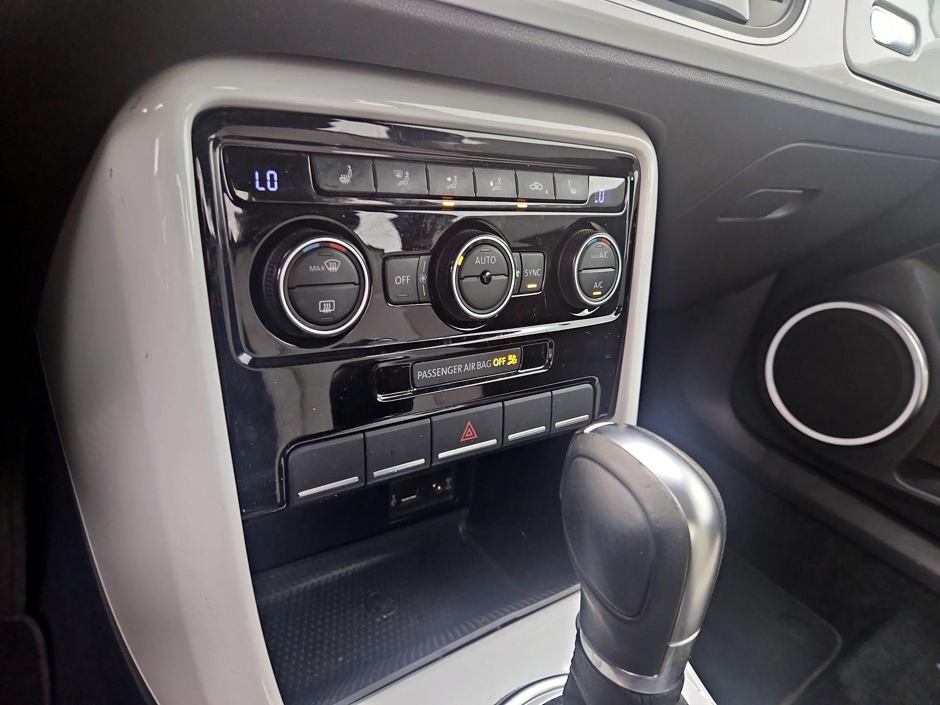 Thumbnail: 2018 Volkswagen Beetle - 16